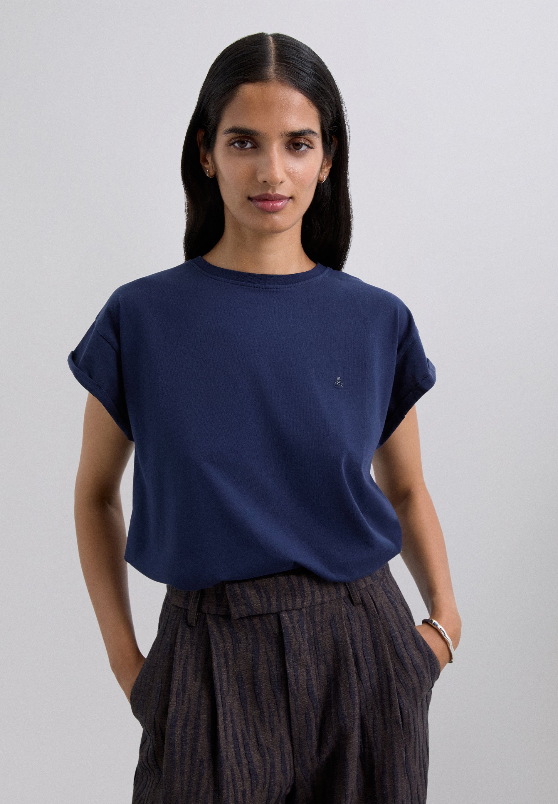 POLERA CALAVERA BORDADA