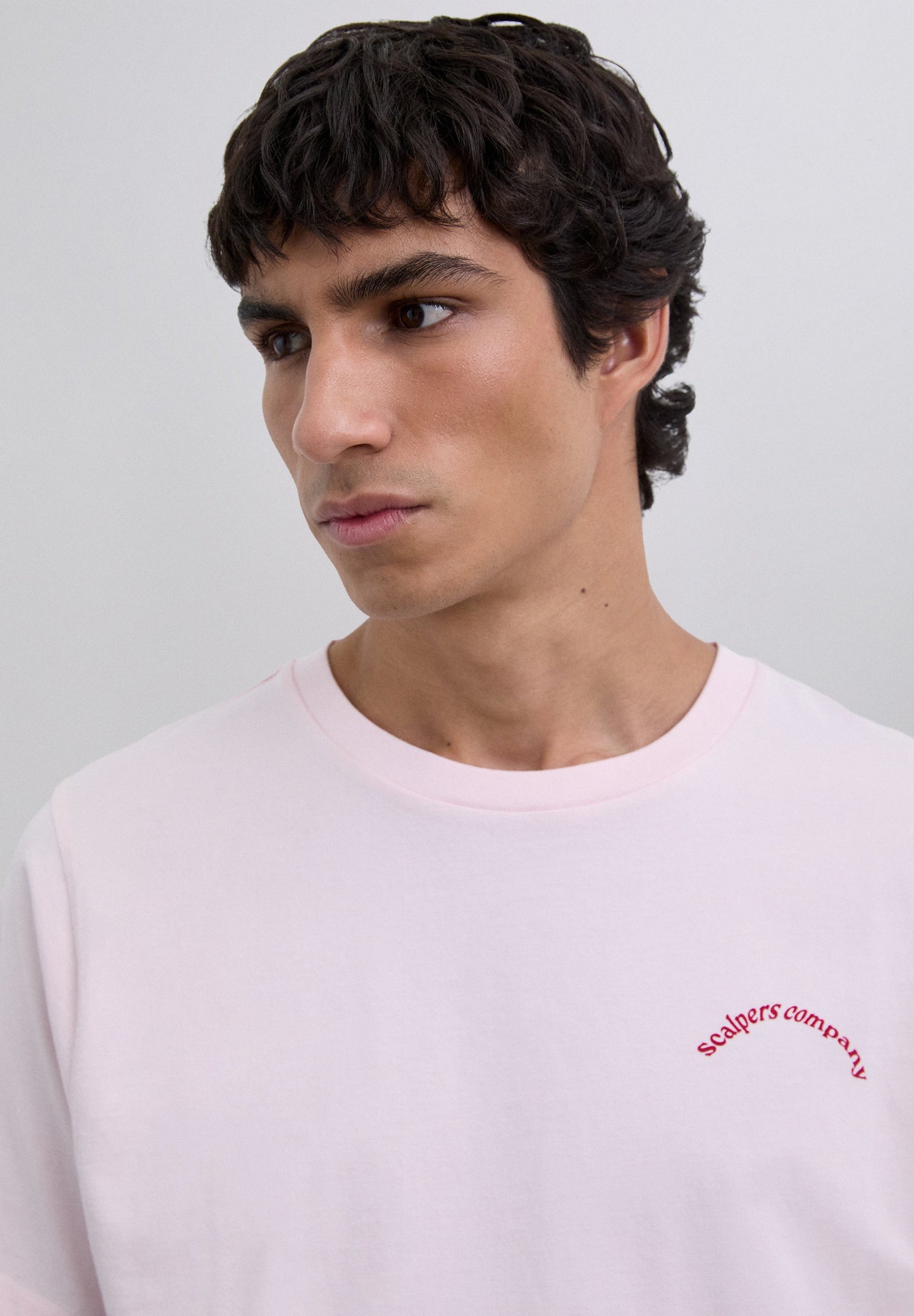 POLERA PRINT LOGO CONTRASTE