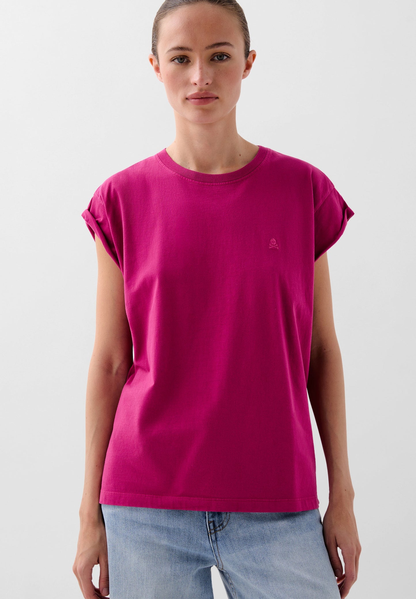 POLERA CALAVERA BORDADA TONO