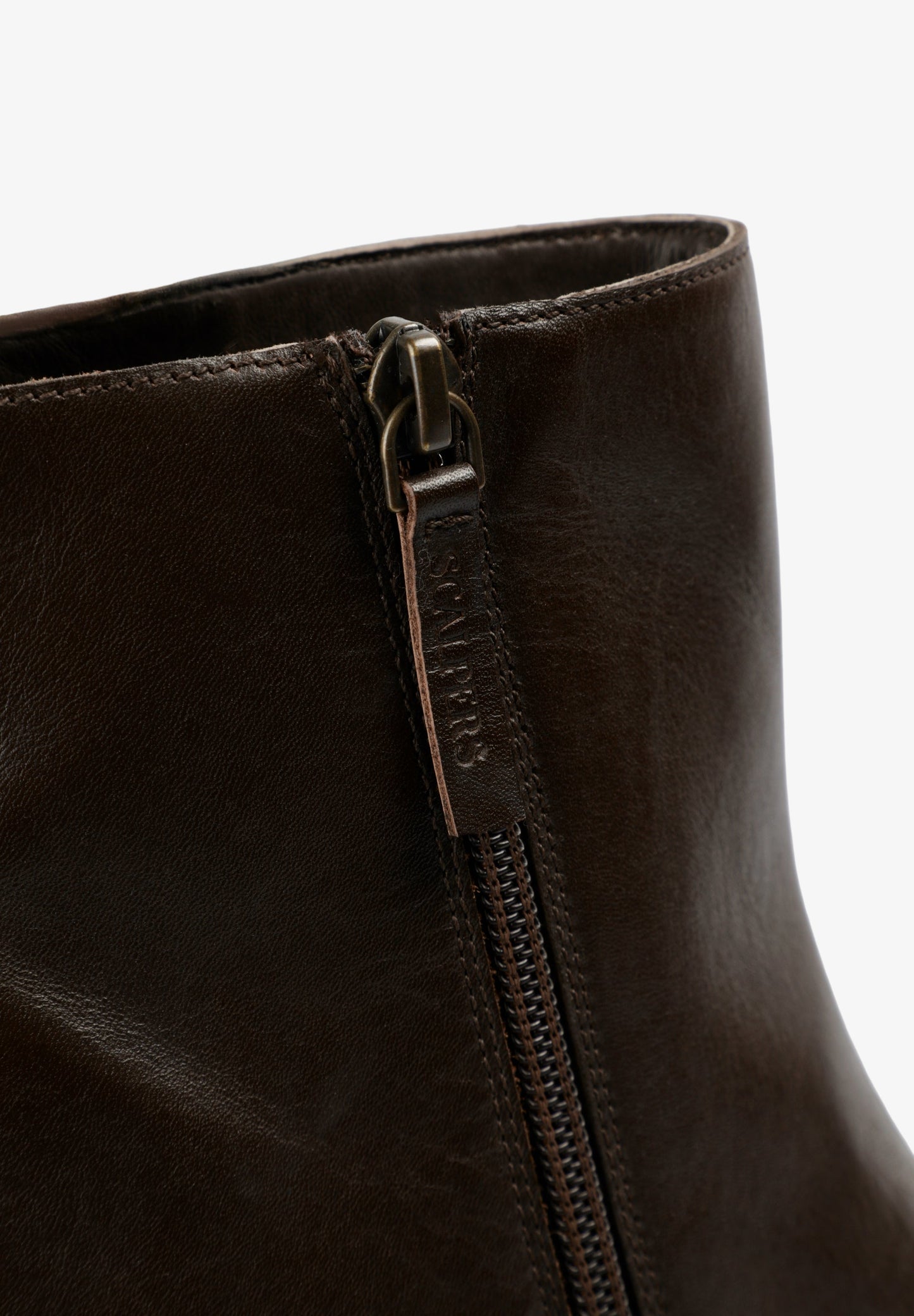 BOTAS DE PIEL CON TACHAS