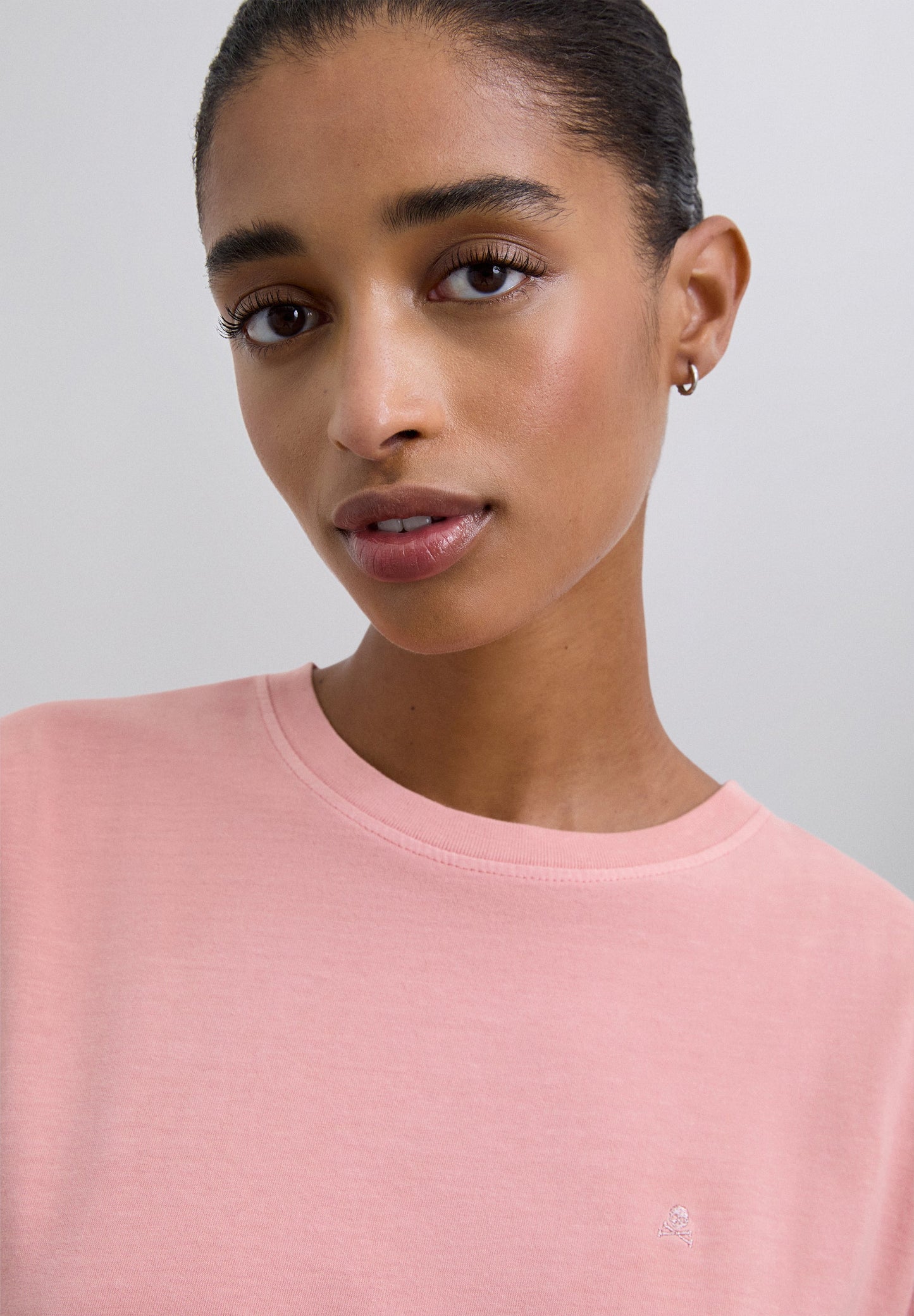 POLERA BÁSICA CALAVERA