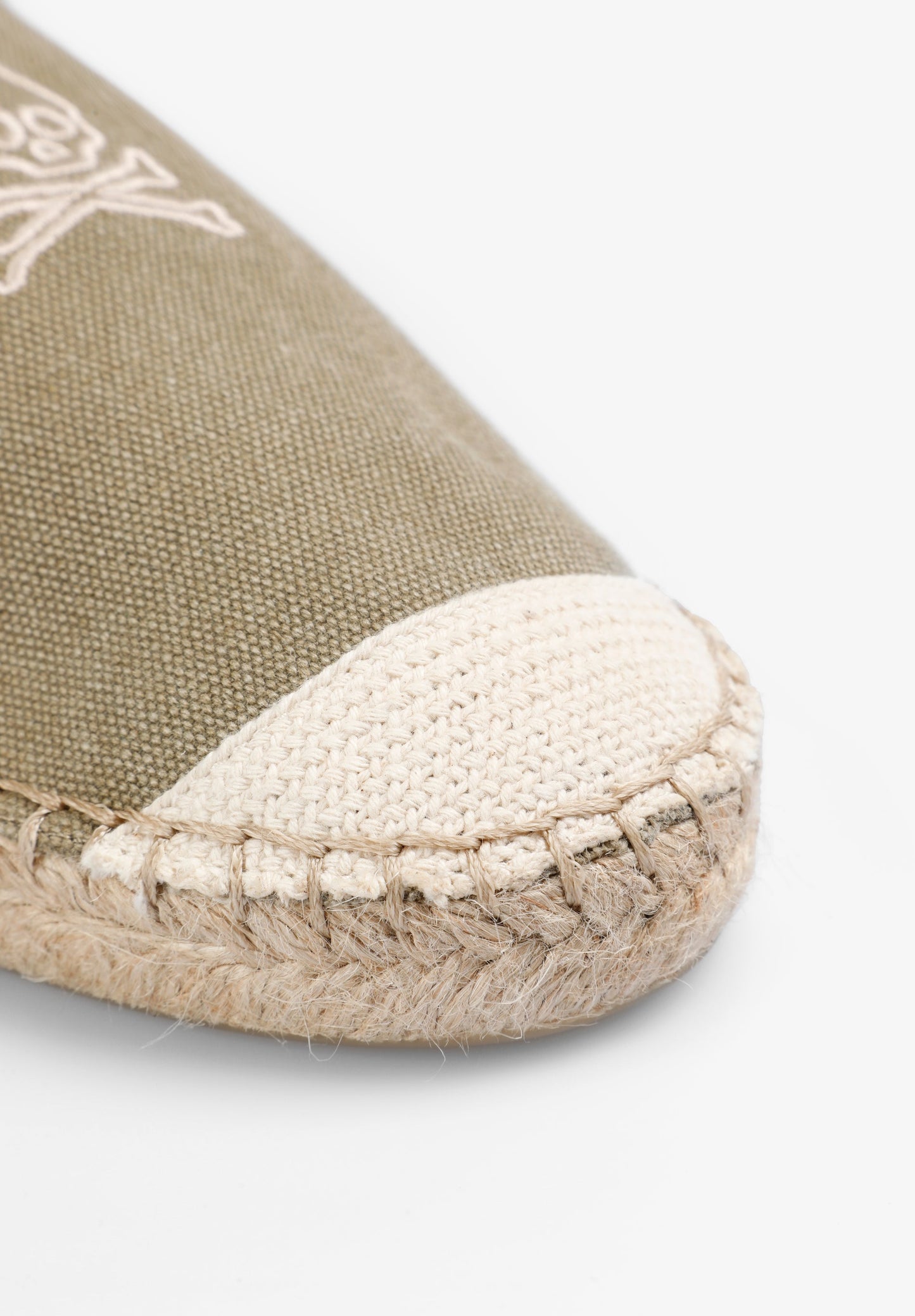 APARGATA PUNTO CALAVERA CONTRASTE