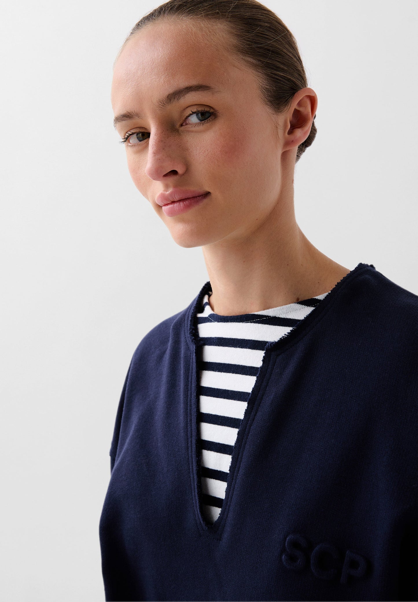 POLERÓN ESCOTE PICO