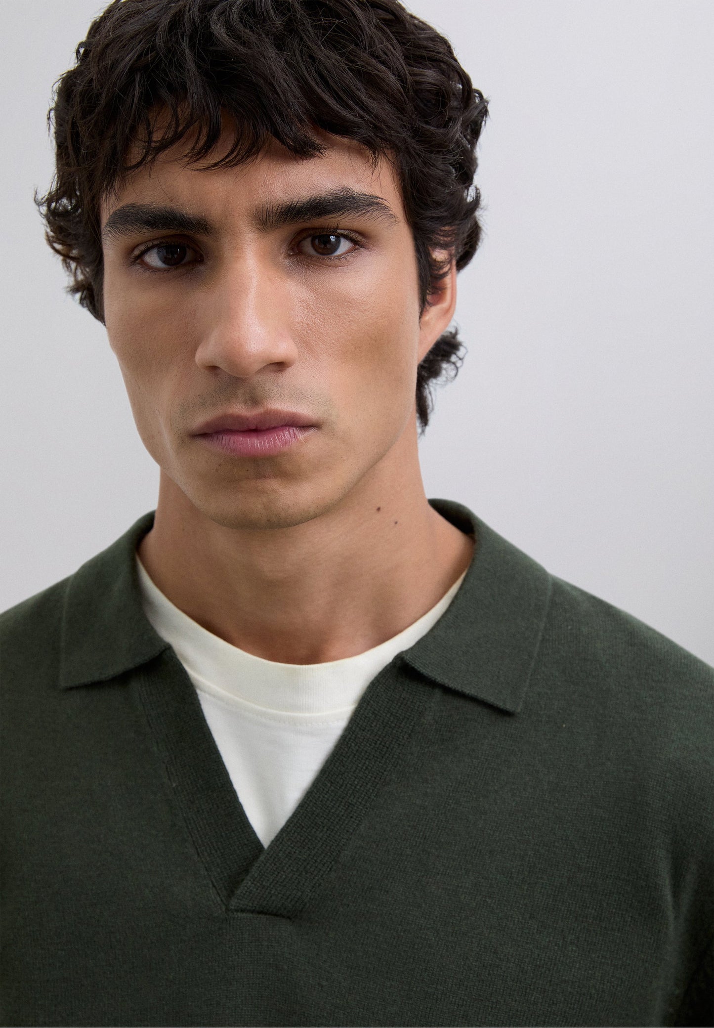 CHALECO POLO CUELLO PICO LANA