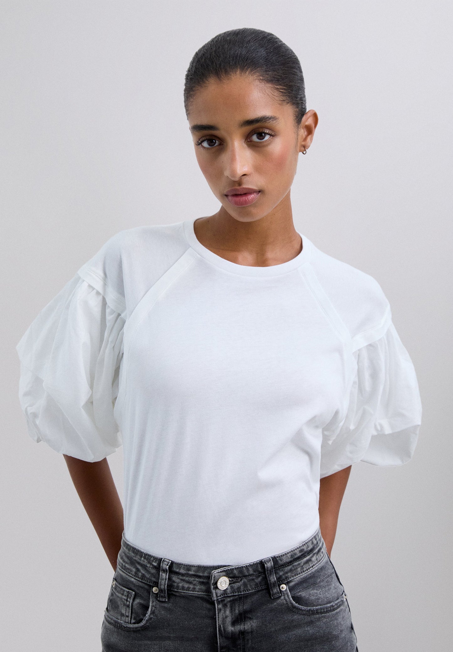 POLERA MANGA ABULLONADA