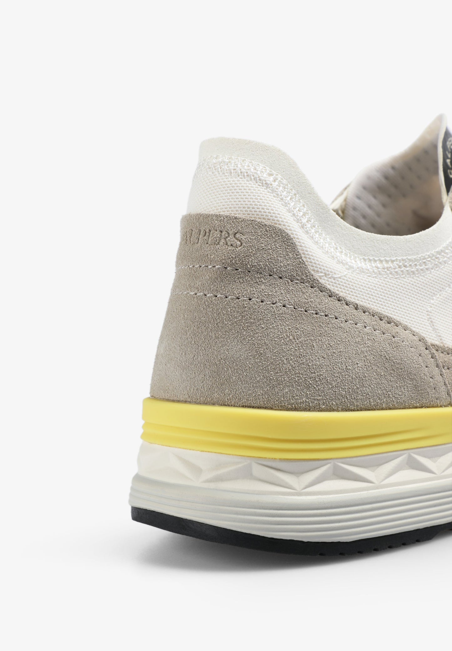 SNEAKERS CALAVERA DETALLE CONTRASTE