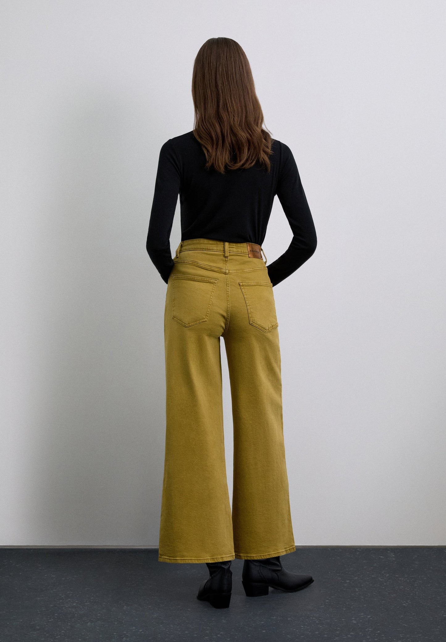 JEANS CULOTTE TACHUELAS
