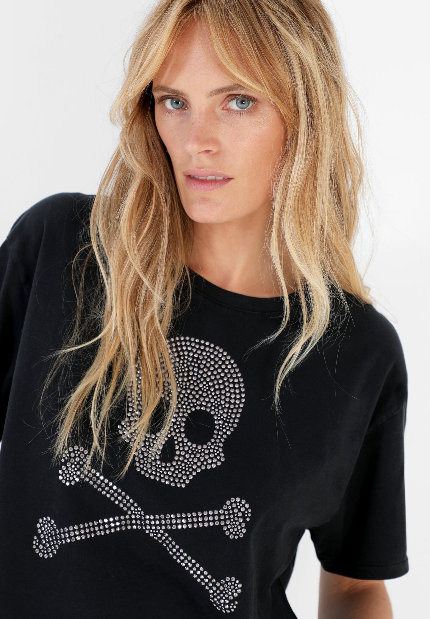 POLERA ALGODÓN CALAVERA TACHAS