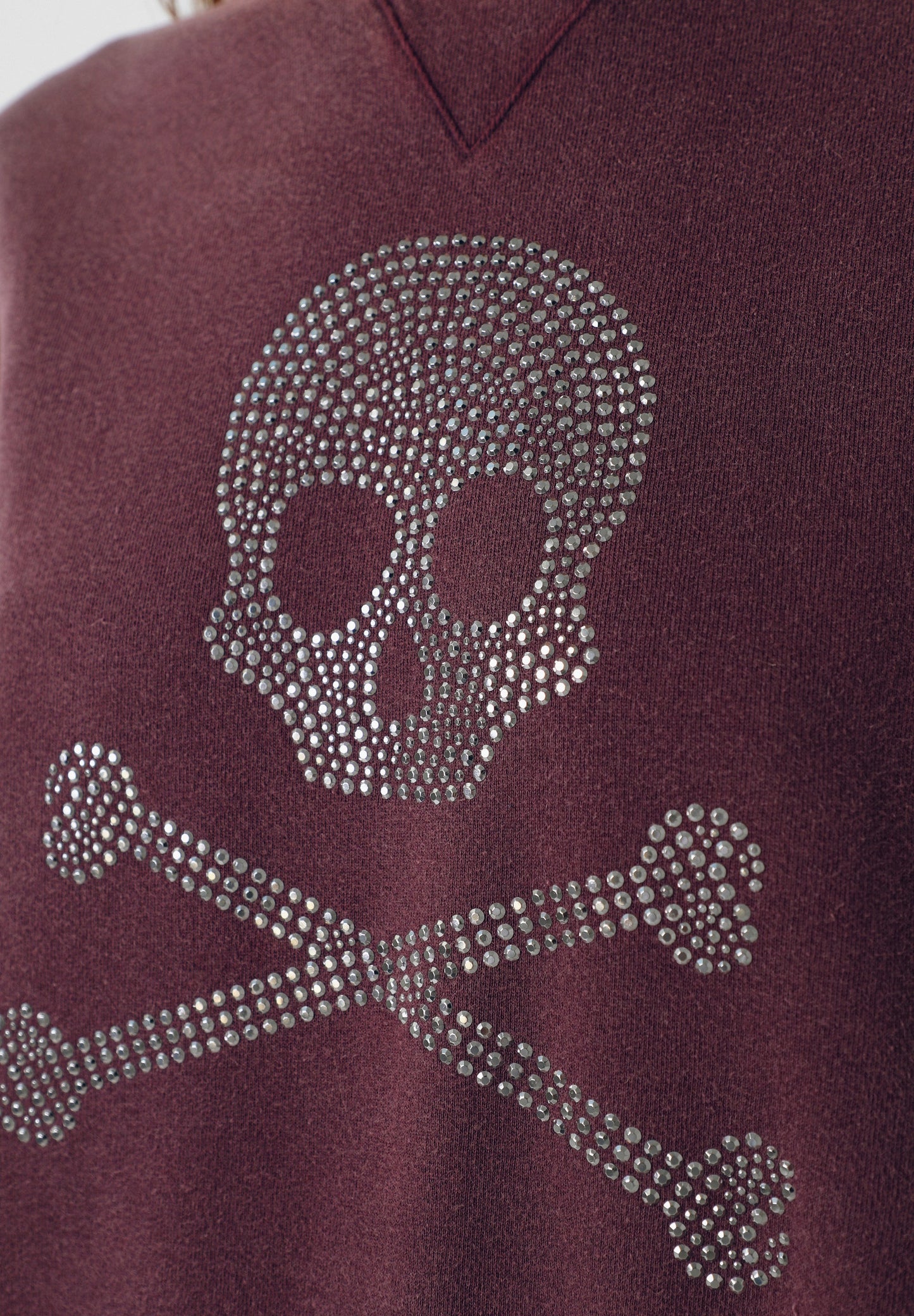 POLERON LOGO CALAVERA TACHUELAS