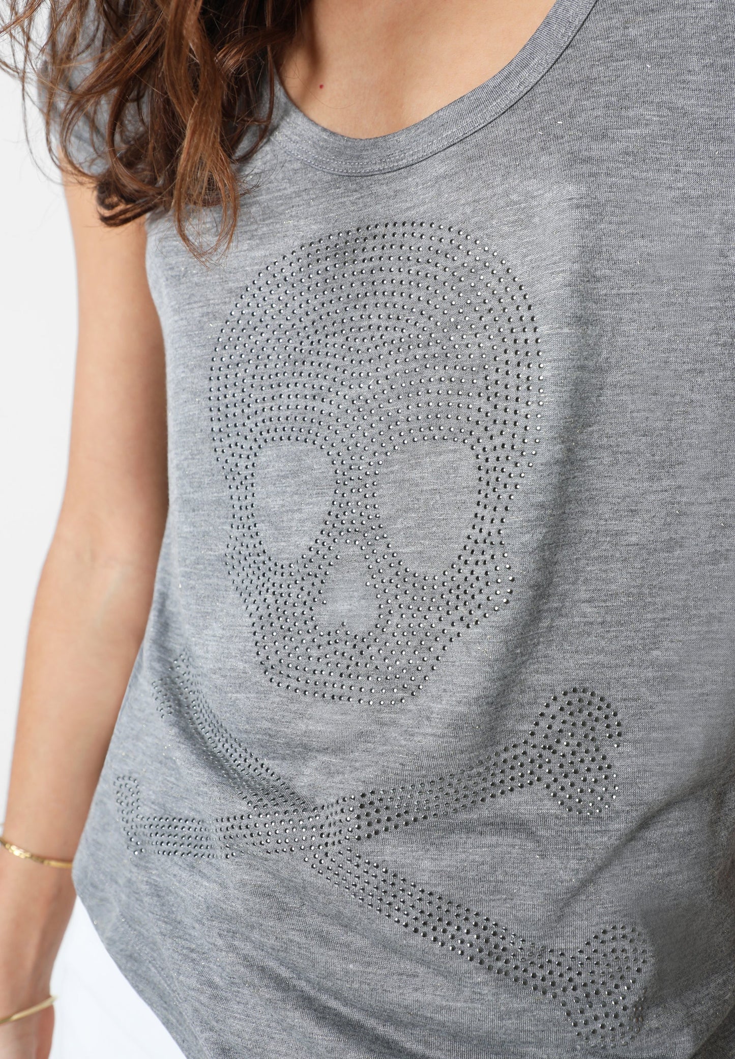 POLERA CALAVERA GRANDE TACHAS