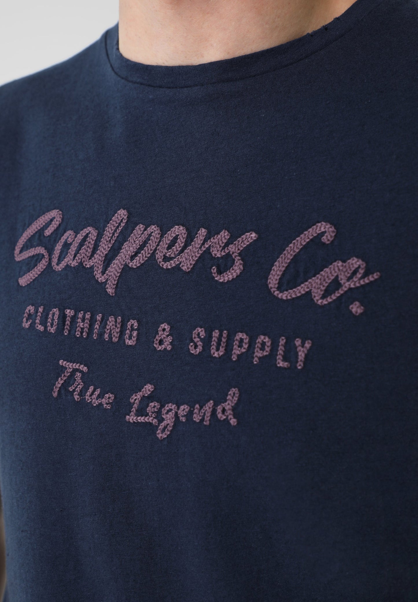 POLERA LOGO BORDADO CADENA