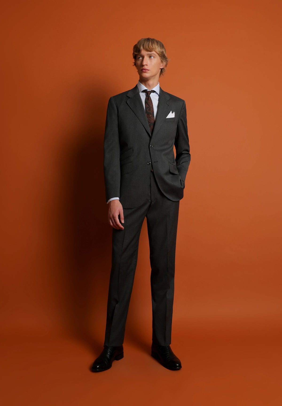 TRAJE BÁSICO