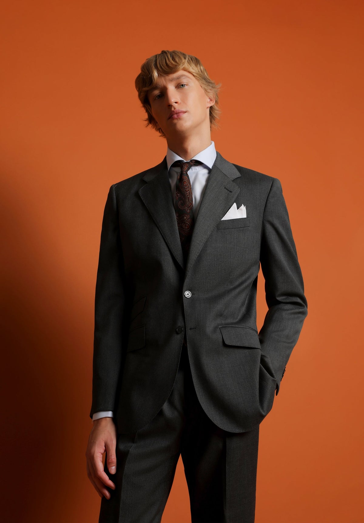 TRAJE BÁSICO