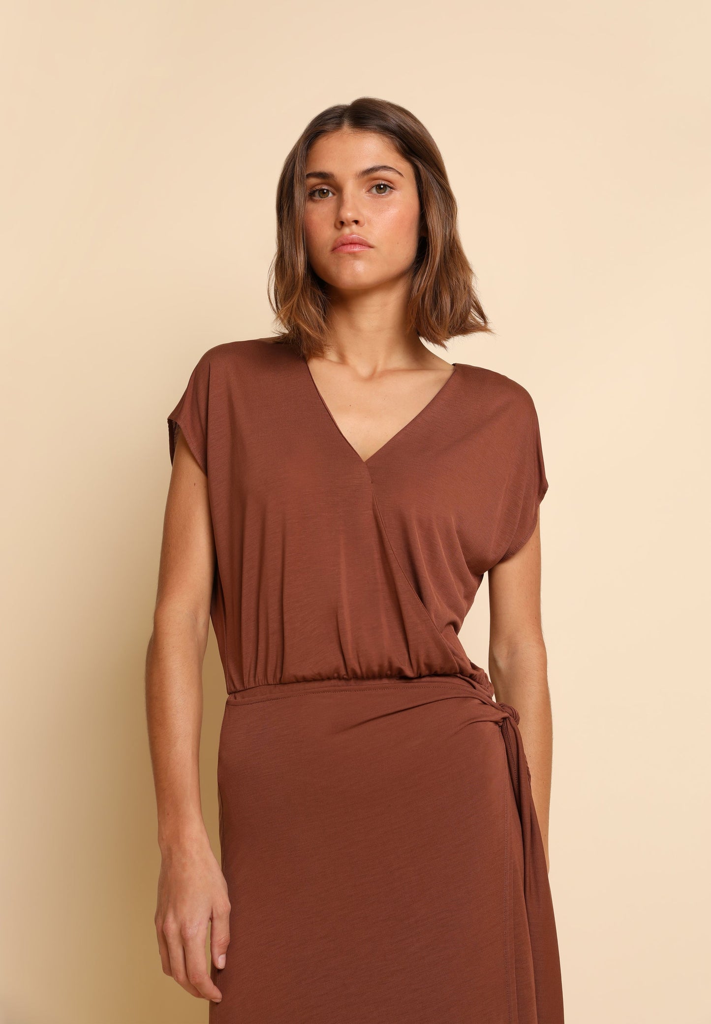 VESTIDO MIDI NUDO LATERAL