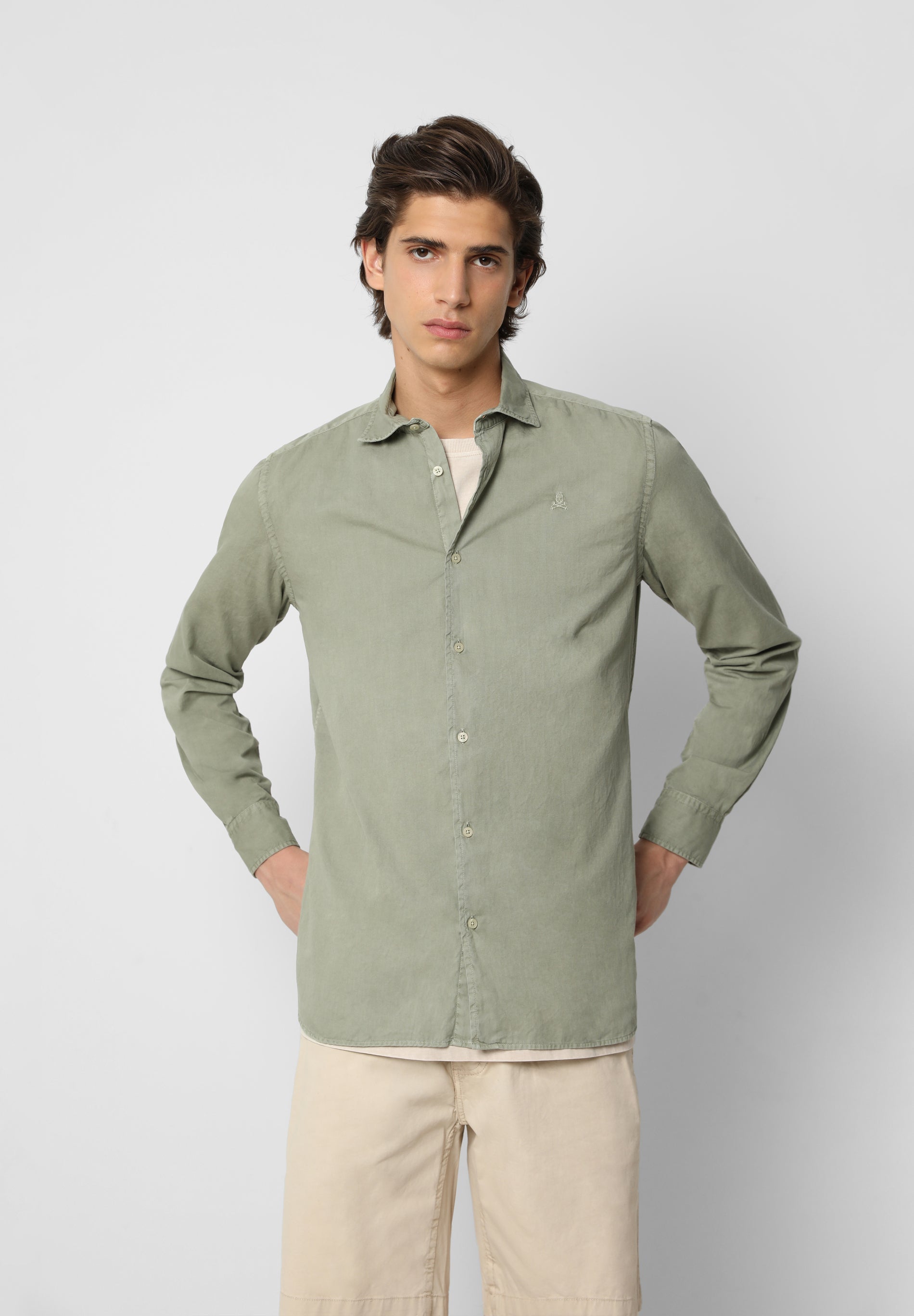 CAMISA CALAVERA BORDADA TONO