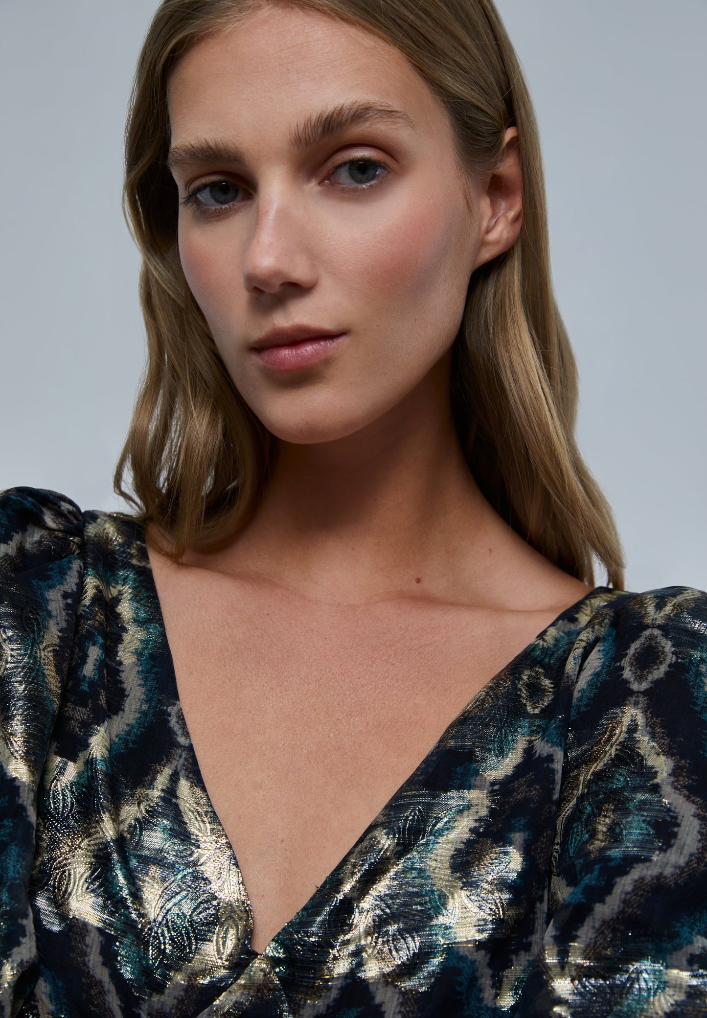 VESTIDO MIDI MANGA ABULLONADA