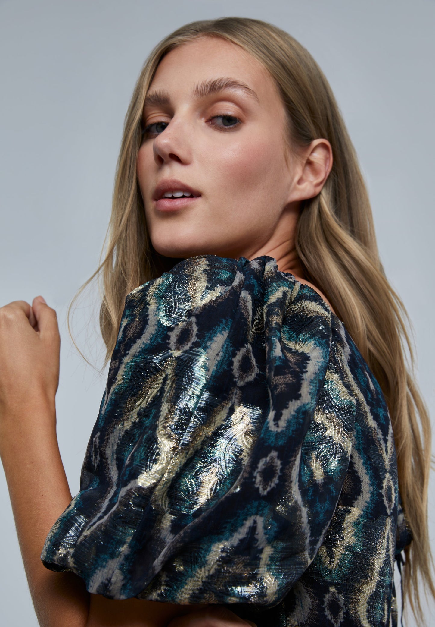 VESTIDO MIDI MANGA ABULLONADA