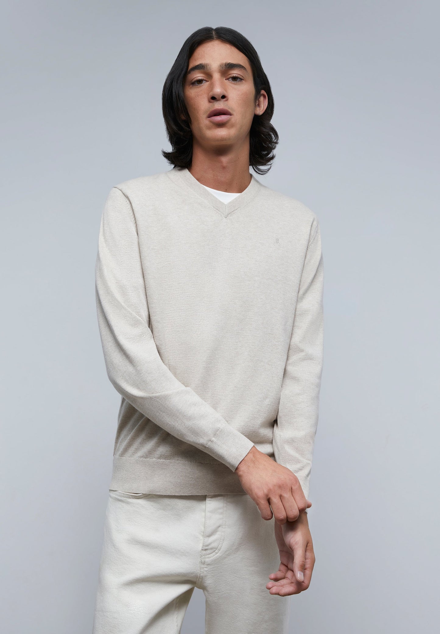 SWEATER CUELLO EN V CALAVERA