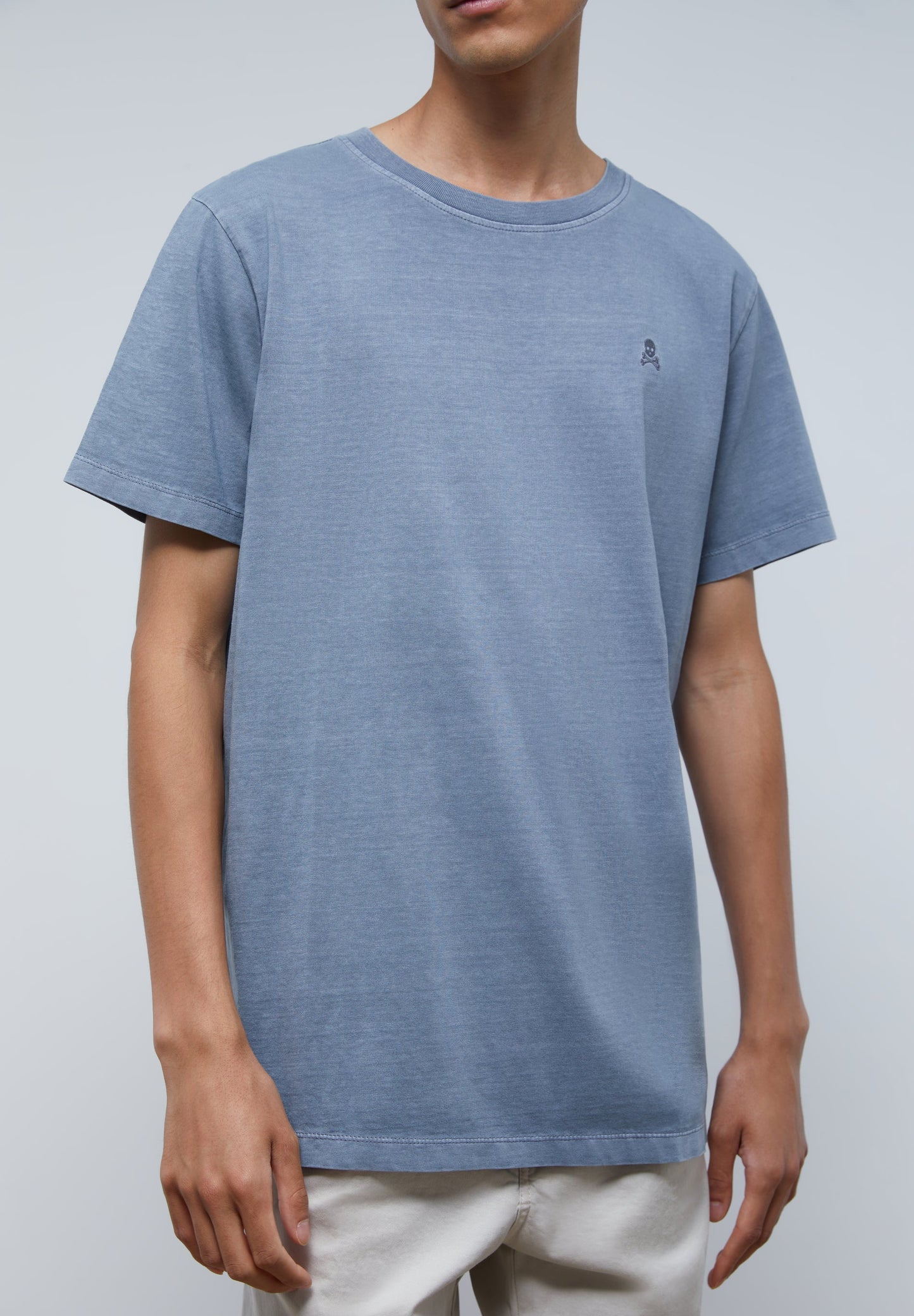 POLERA BÁSICA CALAVERA