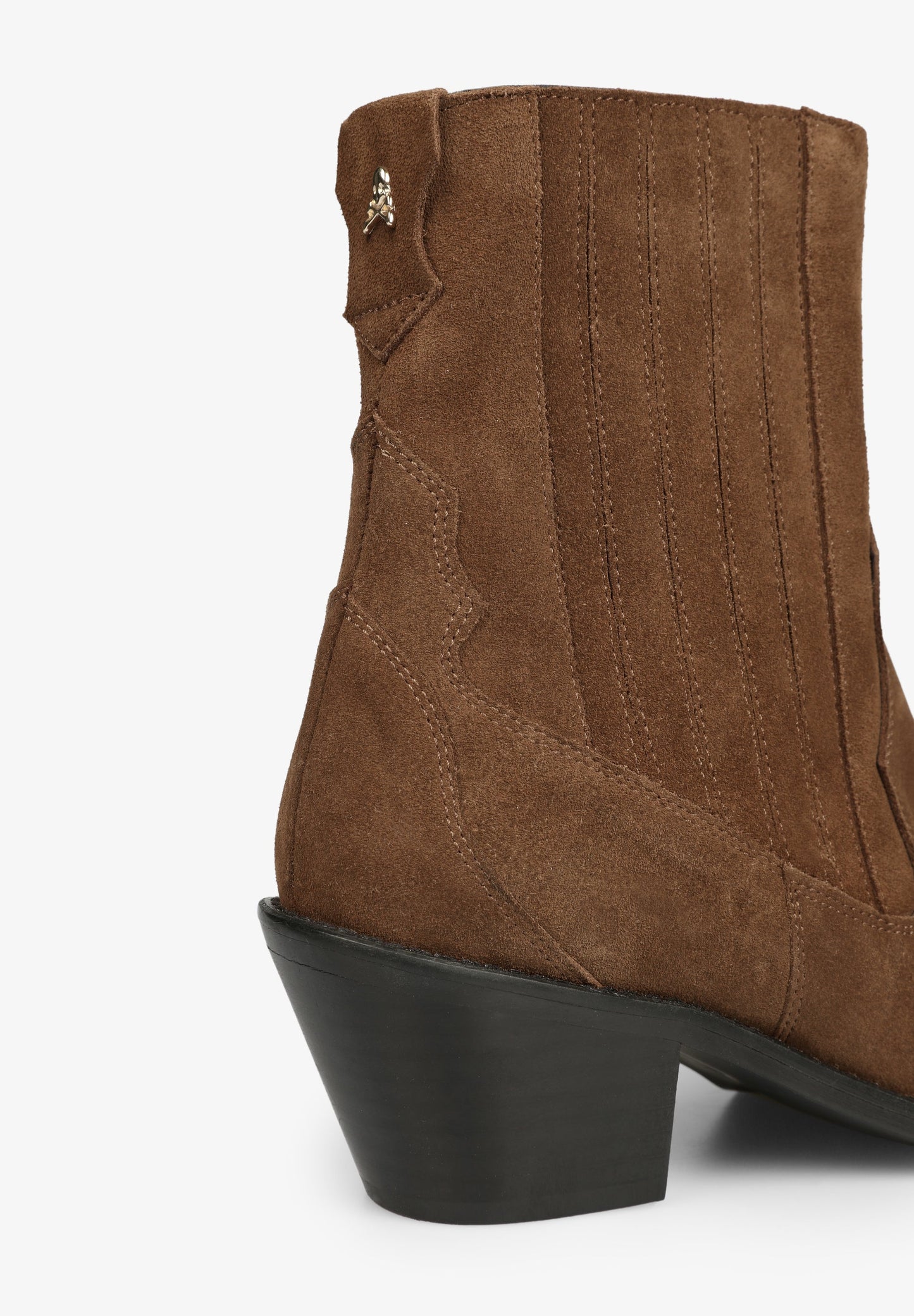 BOTÍN COWBOY TACHUELAS