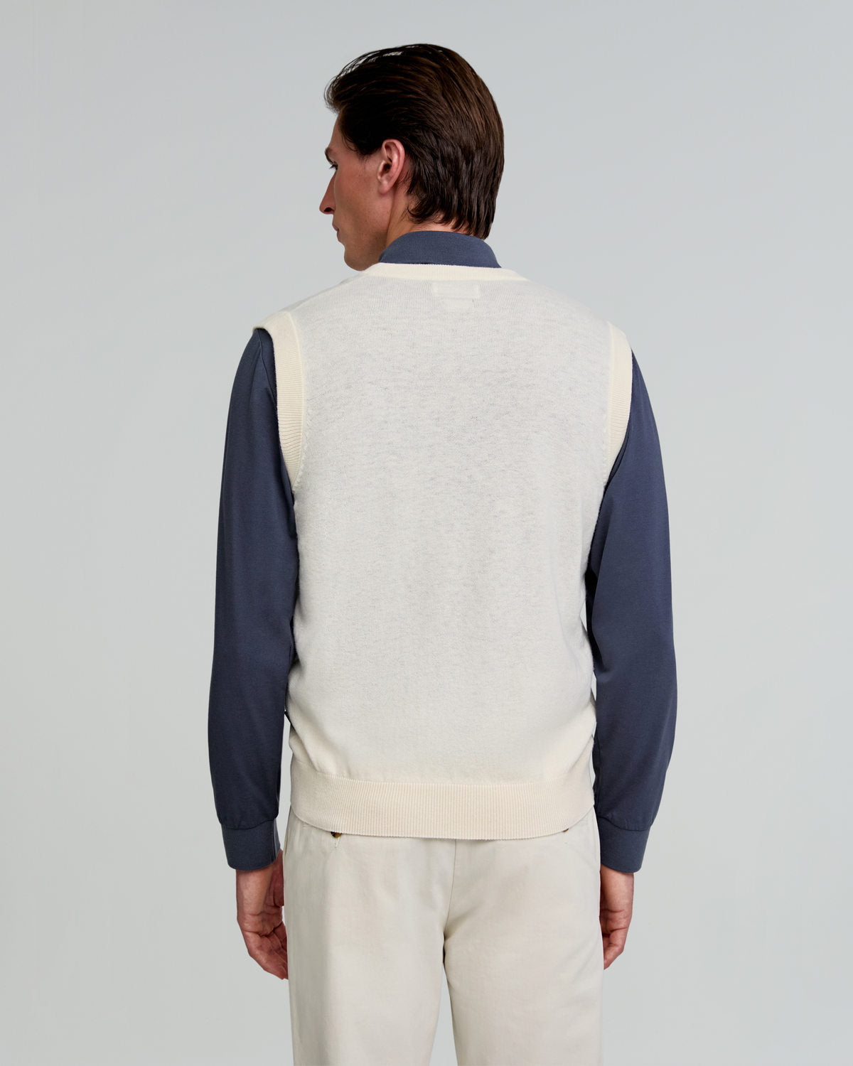 SWEATER SIN MANGAS ADN