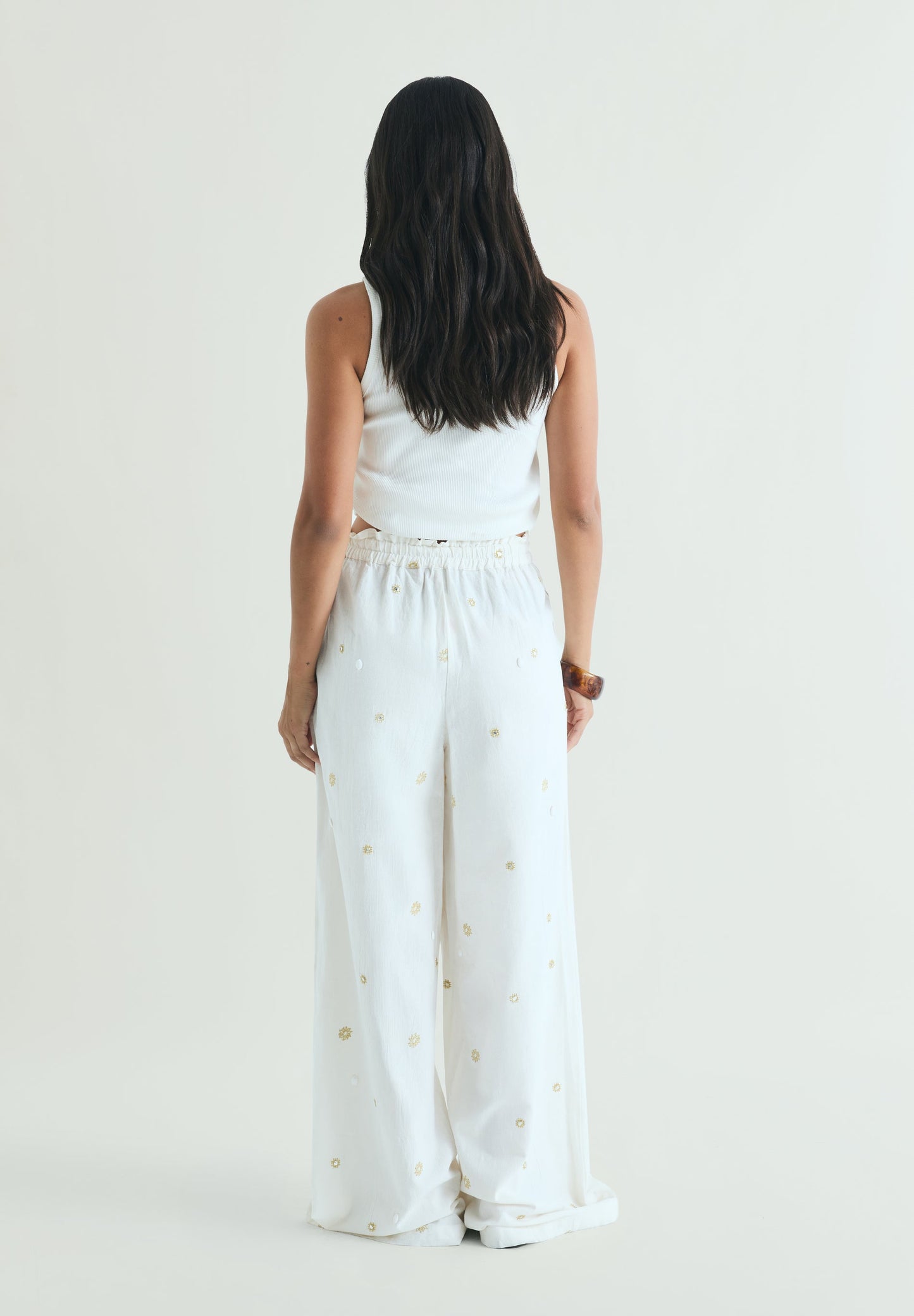 PANTALÓN DETALLES METÁLICOS