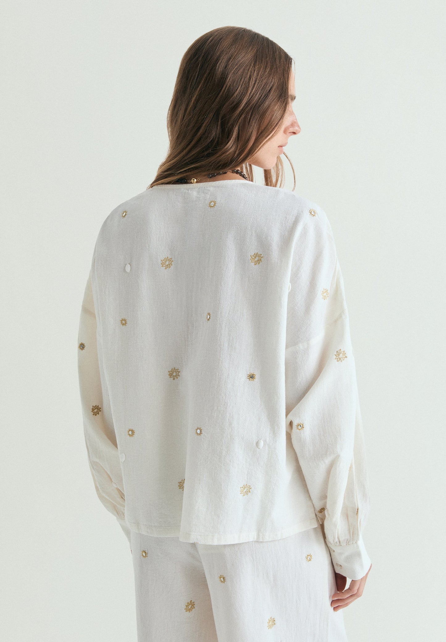 CAMISA DETALLES METÁLICOS