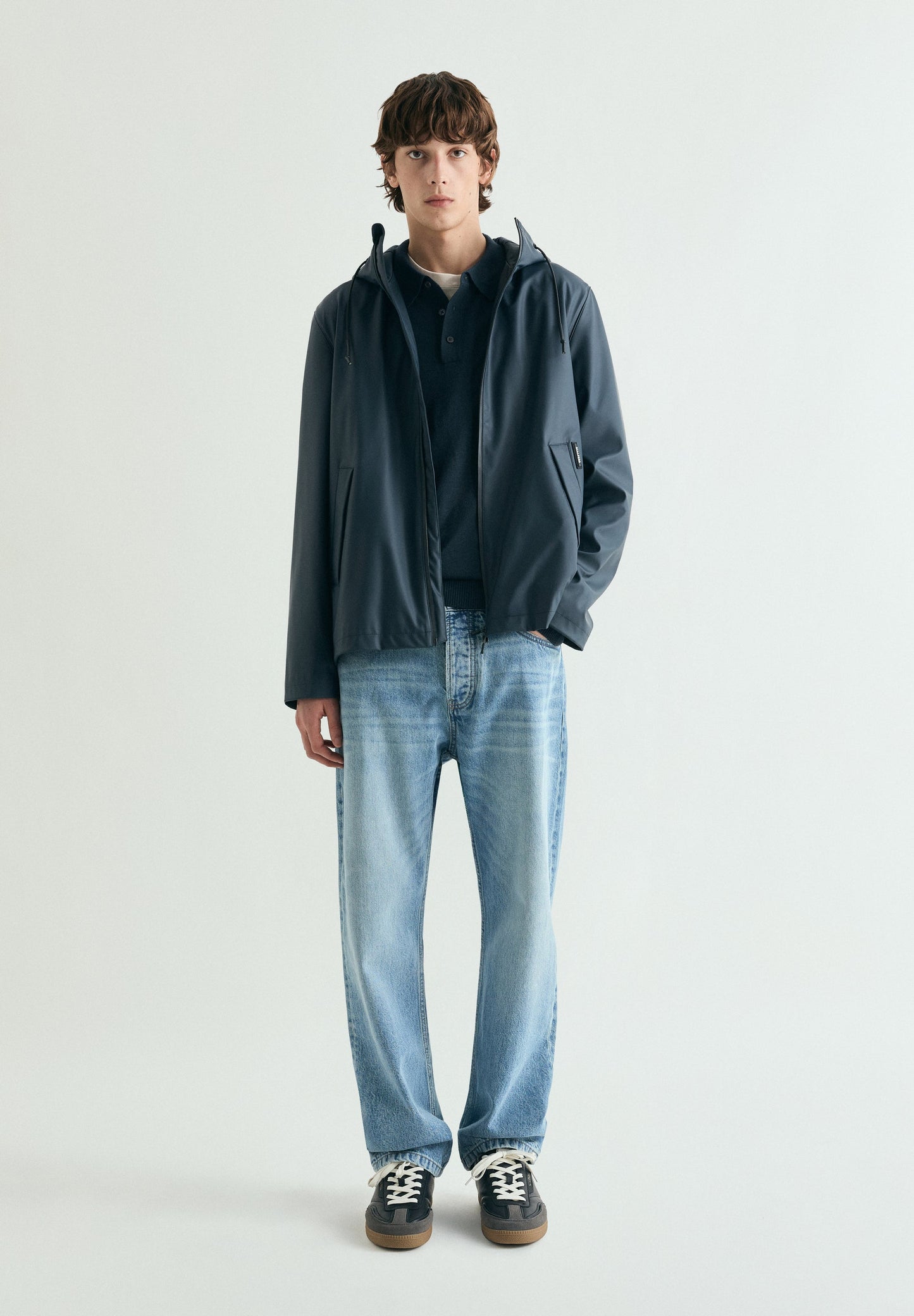PARKA IMPERMEABLE CON CAPUCHA