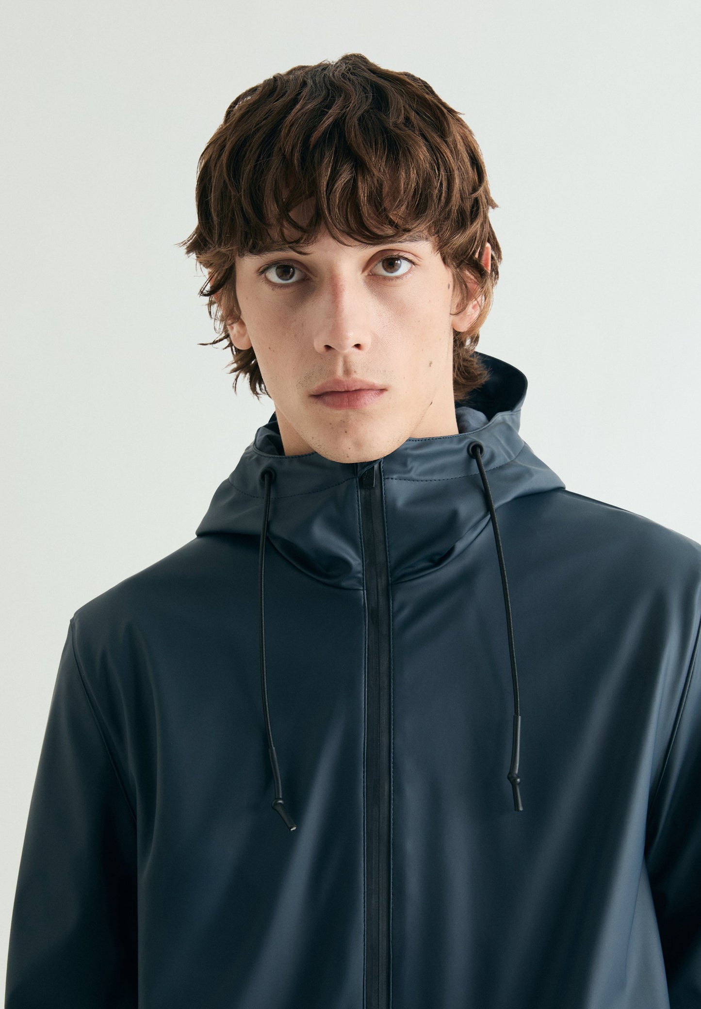 PARKA IMPERMEABLE CON CAPUCHA