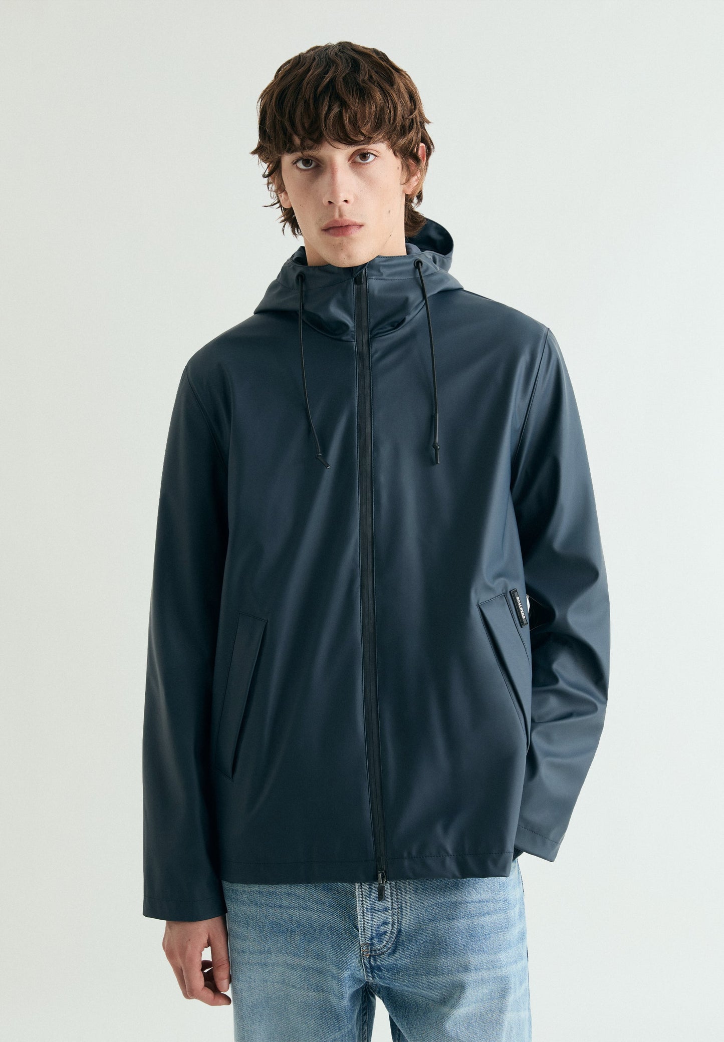 PARKA IMPERMEABLE CON CAPUCHA