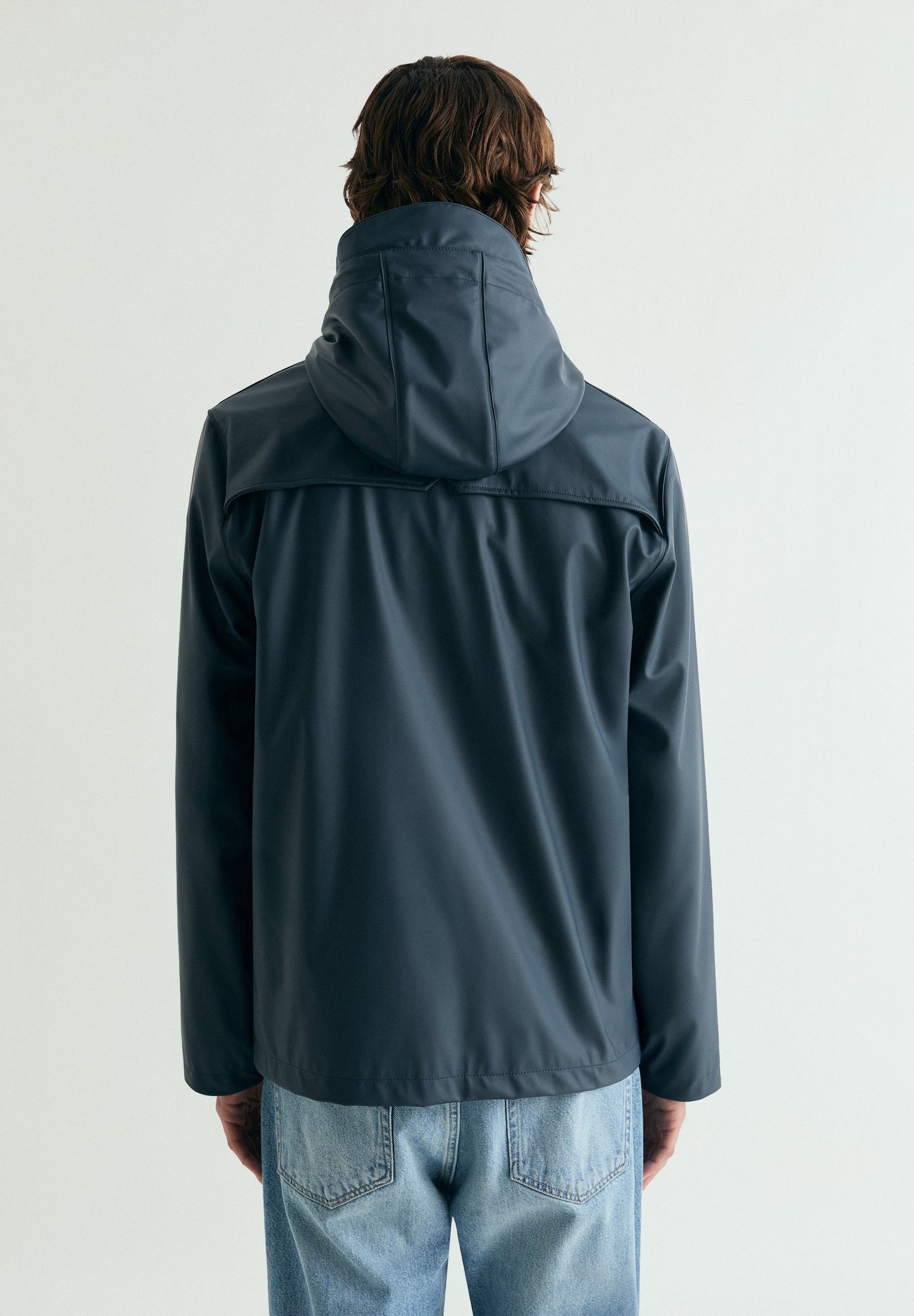 PARKA IMPERMEABLE CON CAPUCHA