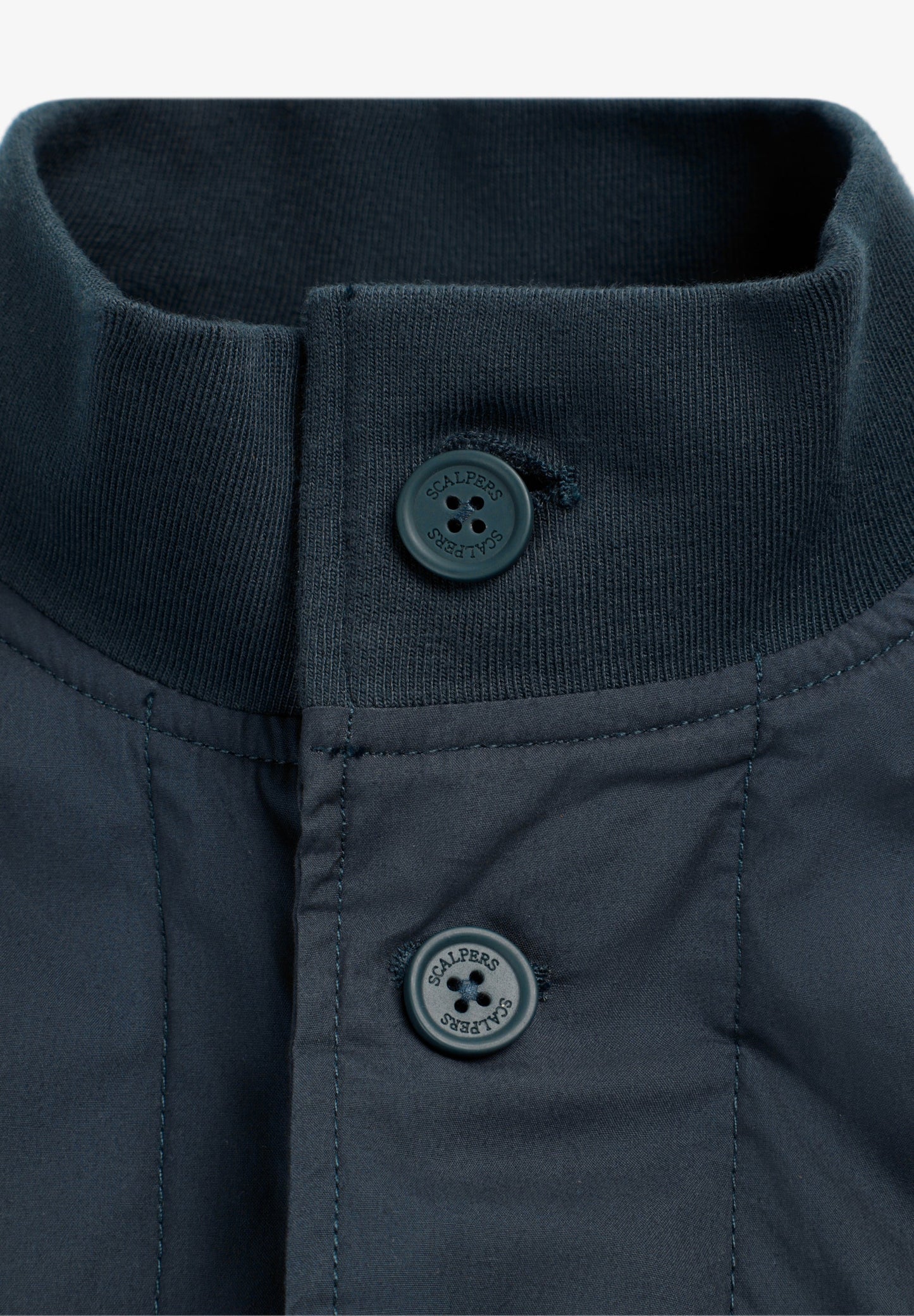 CHAQUETA ABOTONADA BOLSILLOS