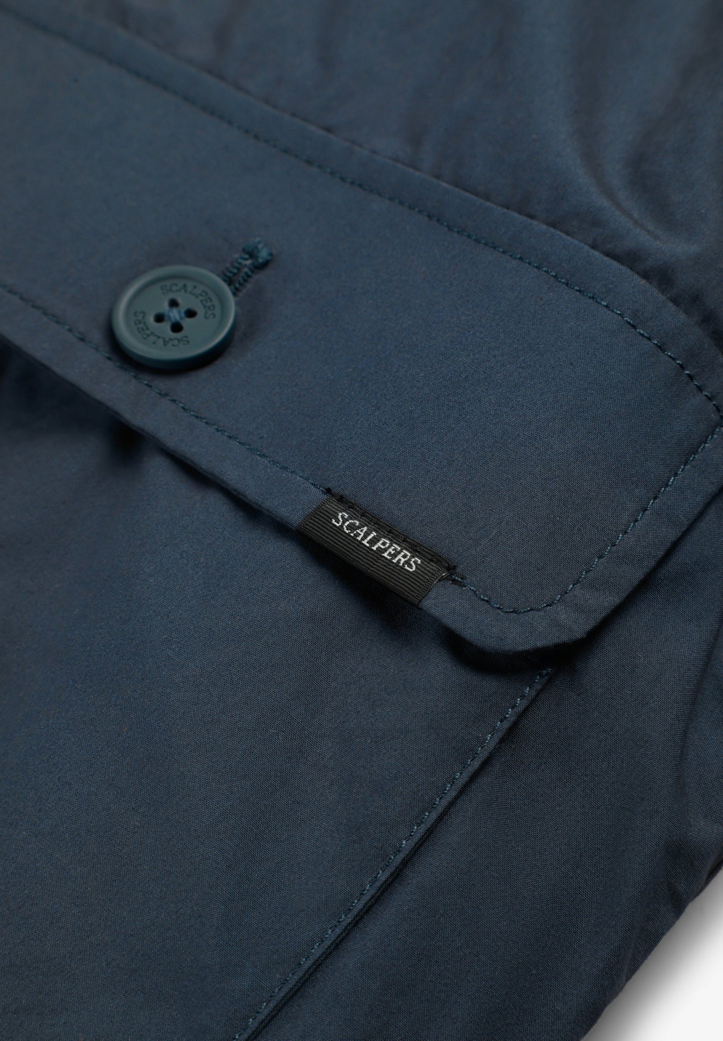 CHAQUETA ABOTONADA BOLSILLOS