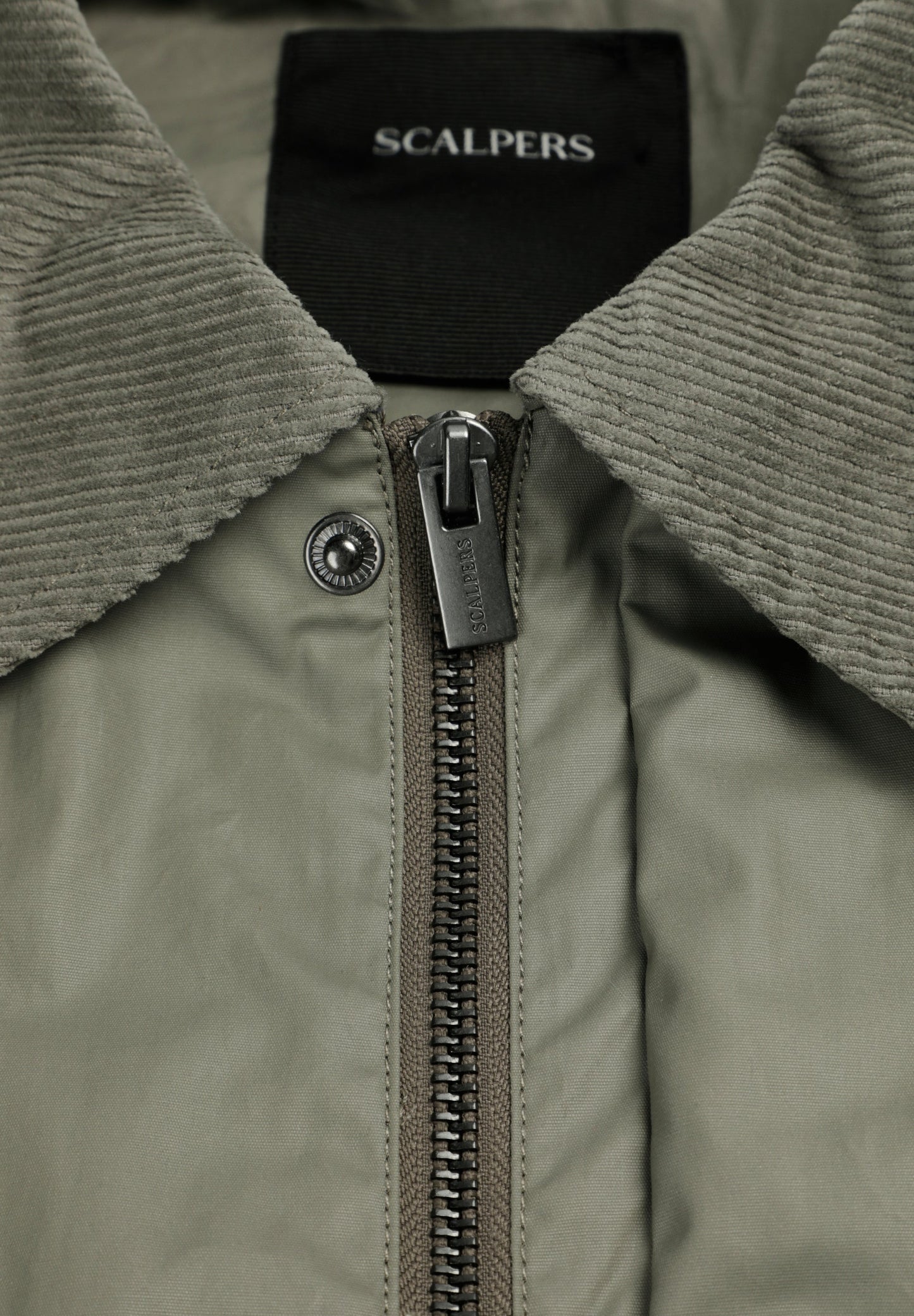 CHAQUETA ENCERADA CON SNAPS