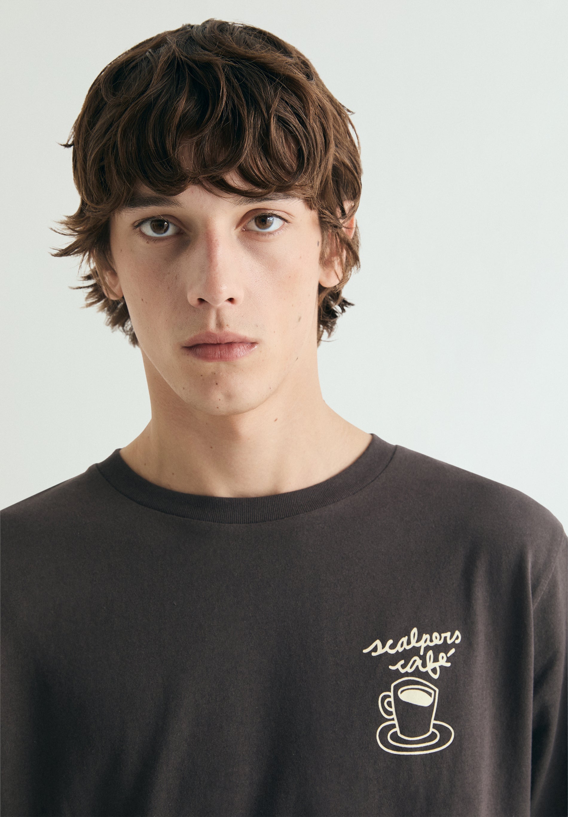 CAMISETA PRINT SCALPERS CAFÉ