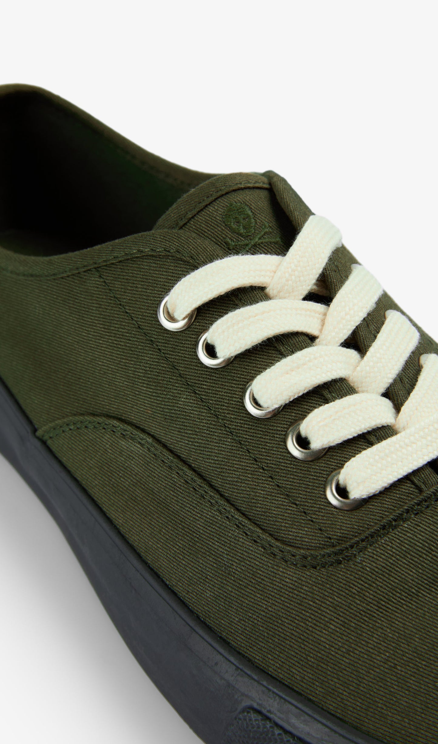 ZAPATILLA CANVAS LOW CUT