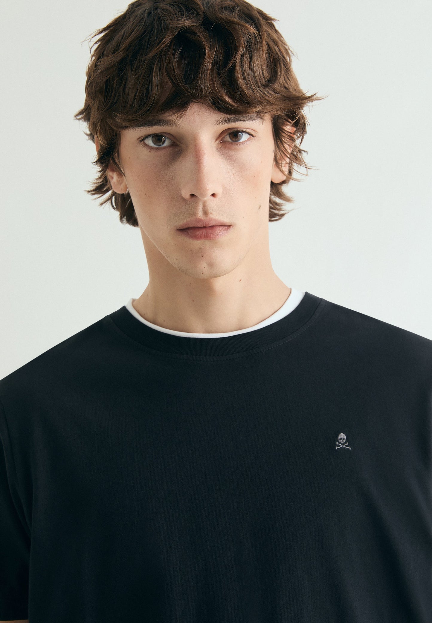 CAMISETA BORDADA EFECTO WASHED