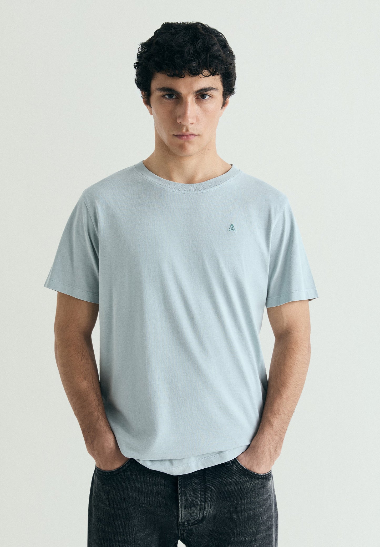 CAMISETA BORDADA EFECTO WASHED