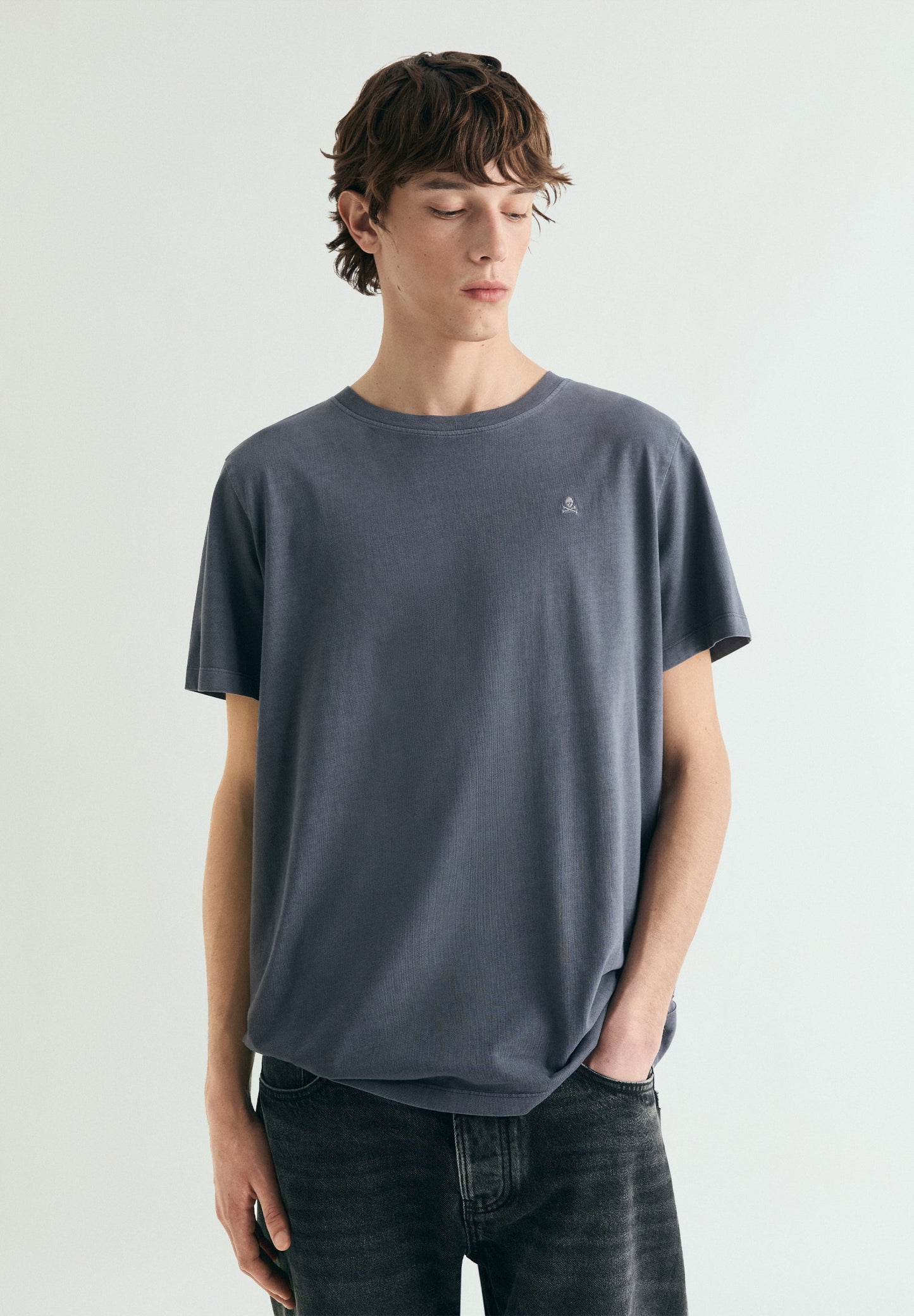 CAMISETA BORDADA EFECTO WASHED