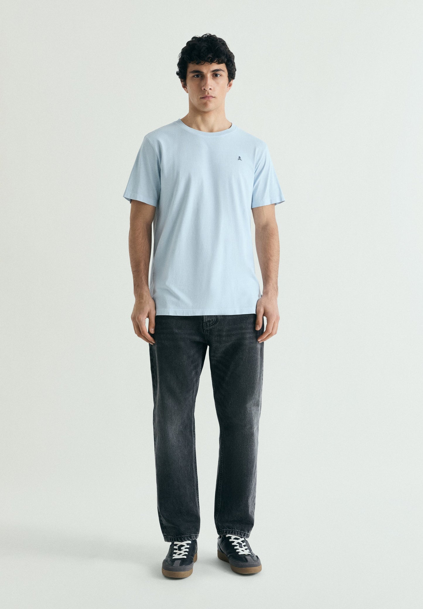 CAMISETA BORDADA EFECTO WASHED