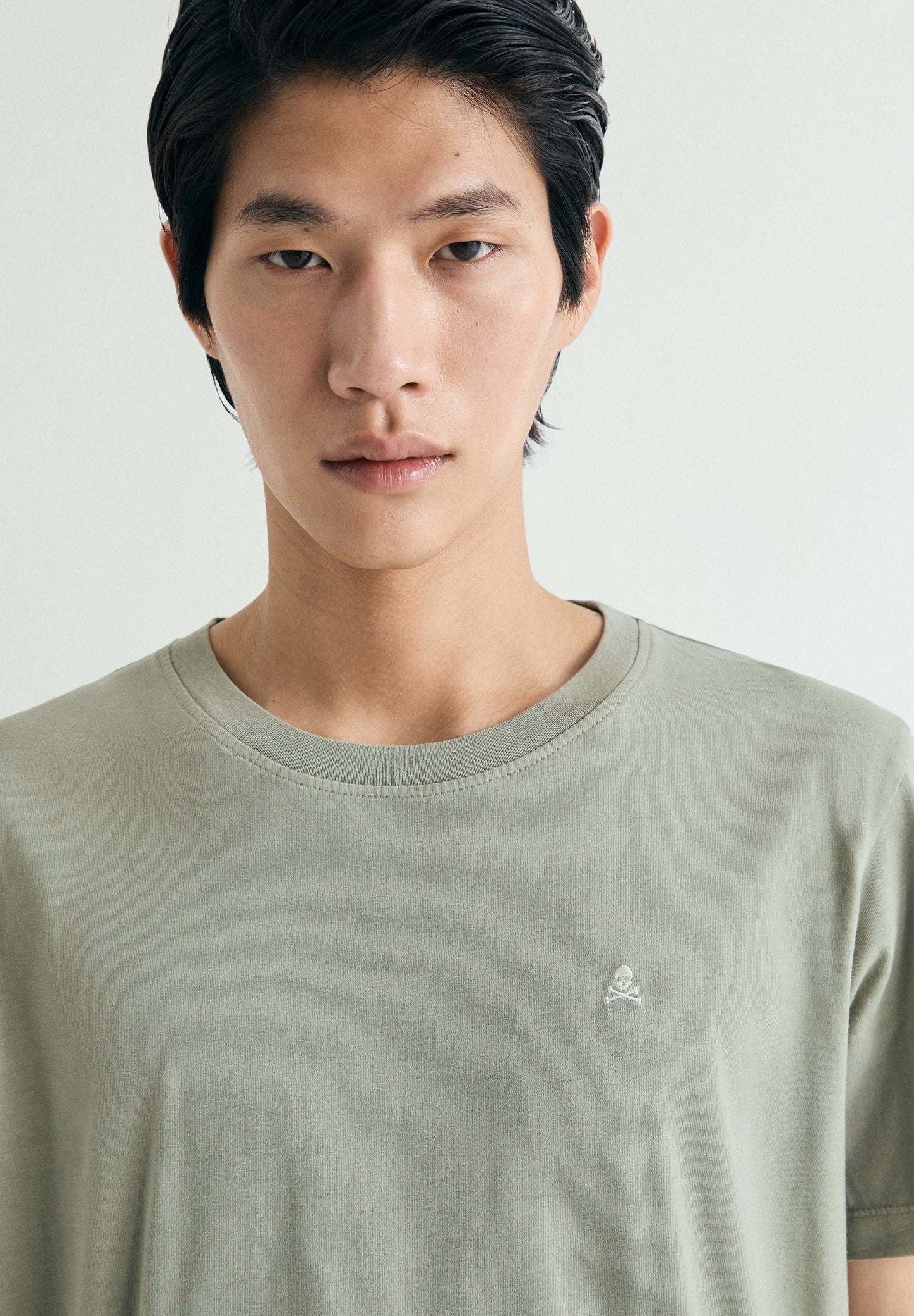 CAMISETA BORDADA EFECTO WASHED