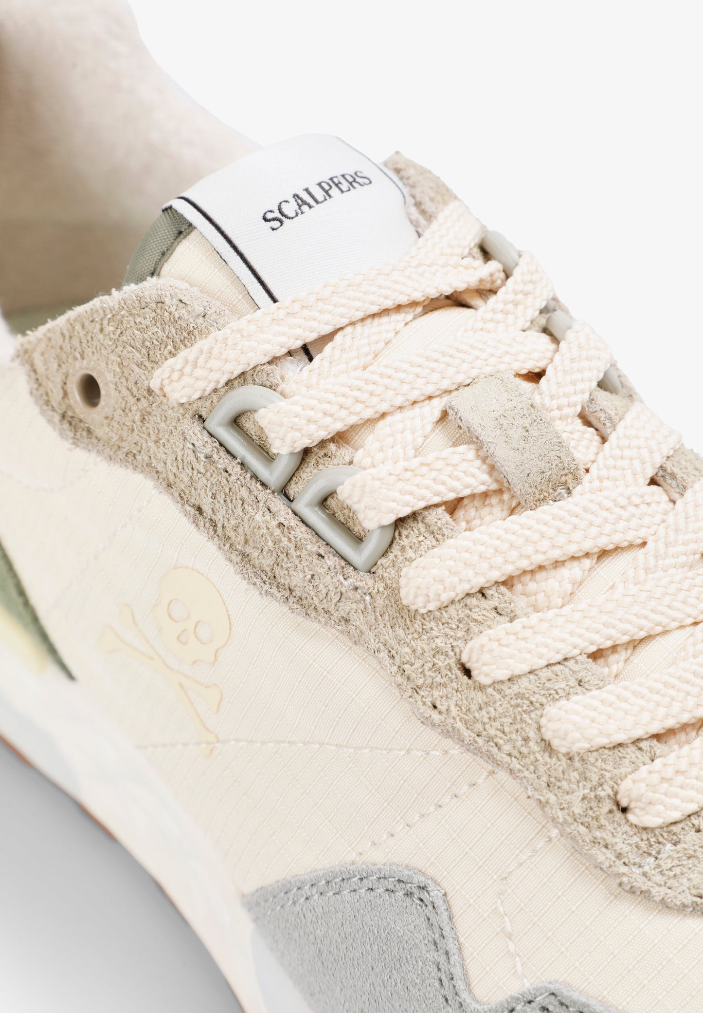 SNEAKERS ANTE CALAVERA