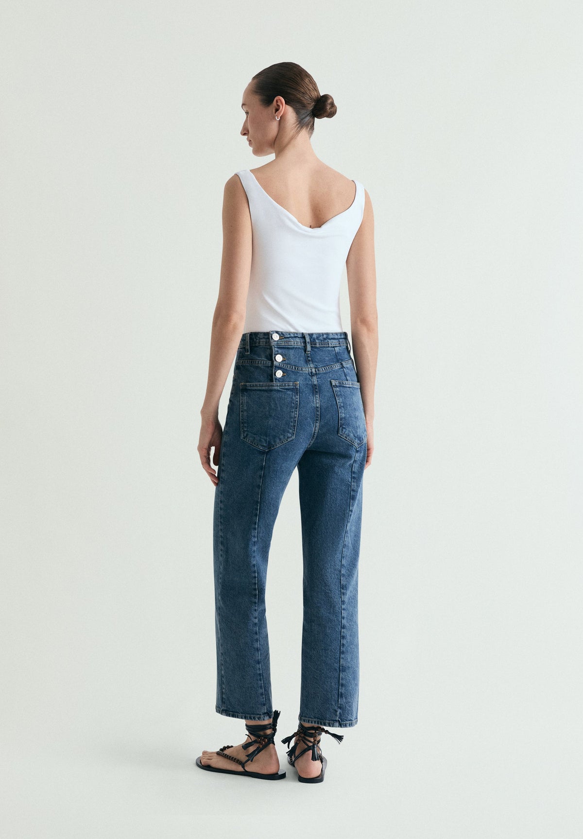 JEANS BOTONES TRASEROS