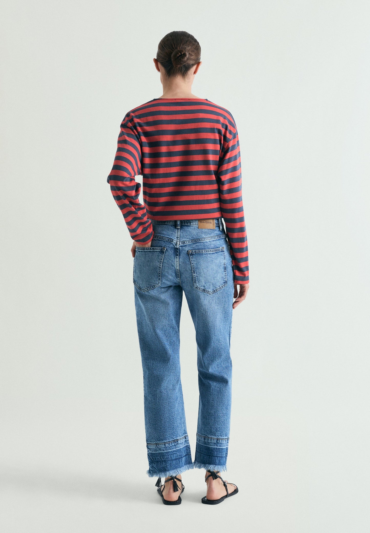 JEANS EFECTO LAVADO DESFLECADOS