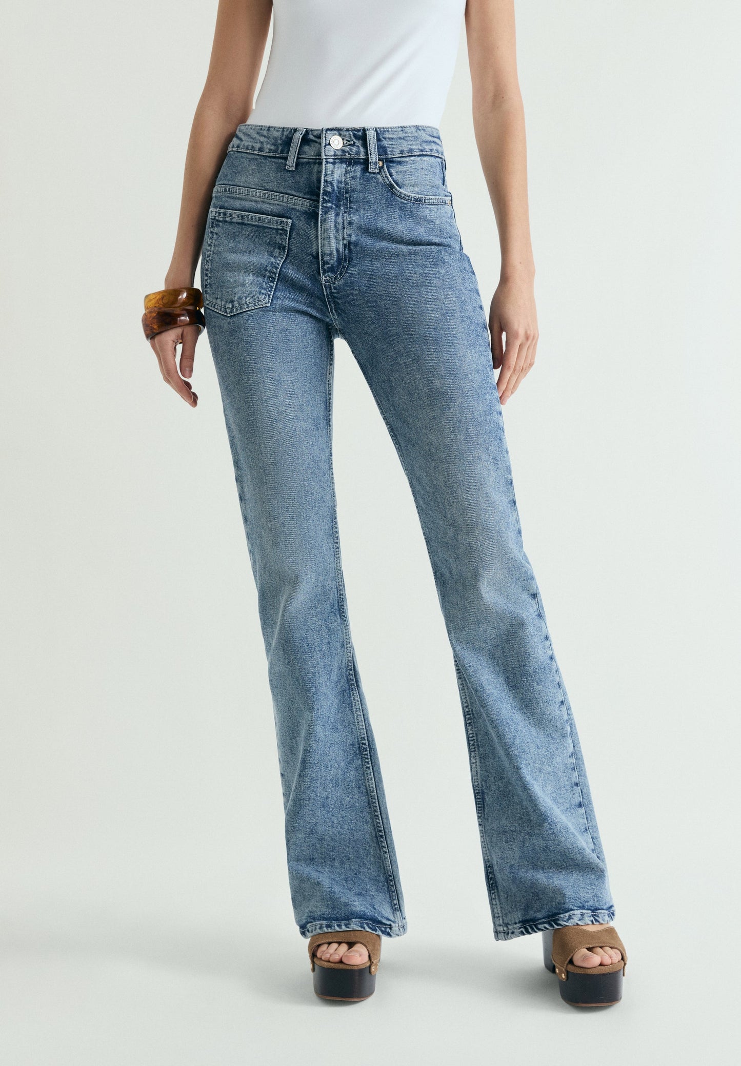 JEANS BOLSILLO ASIMÉTRICO