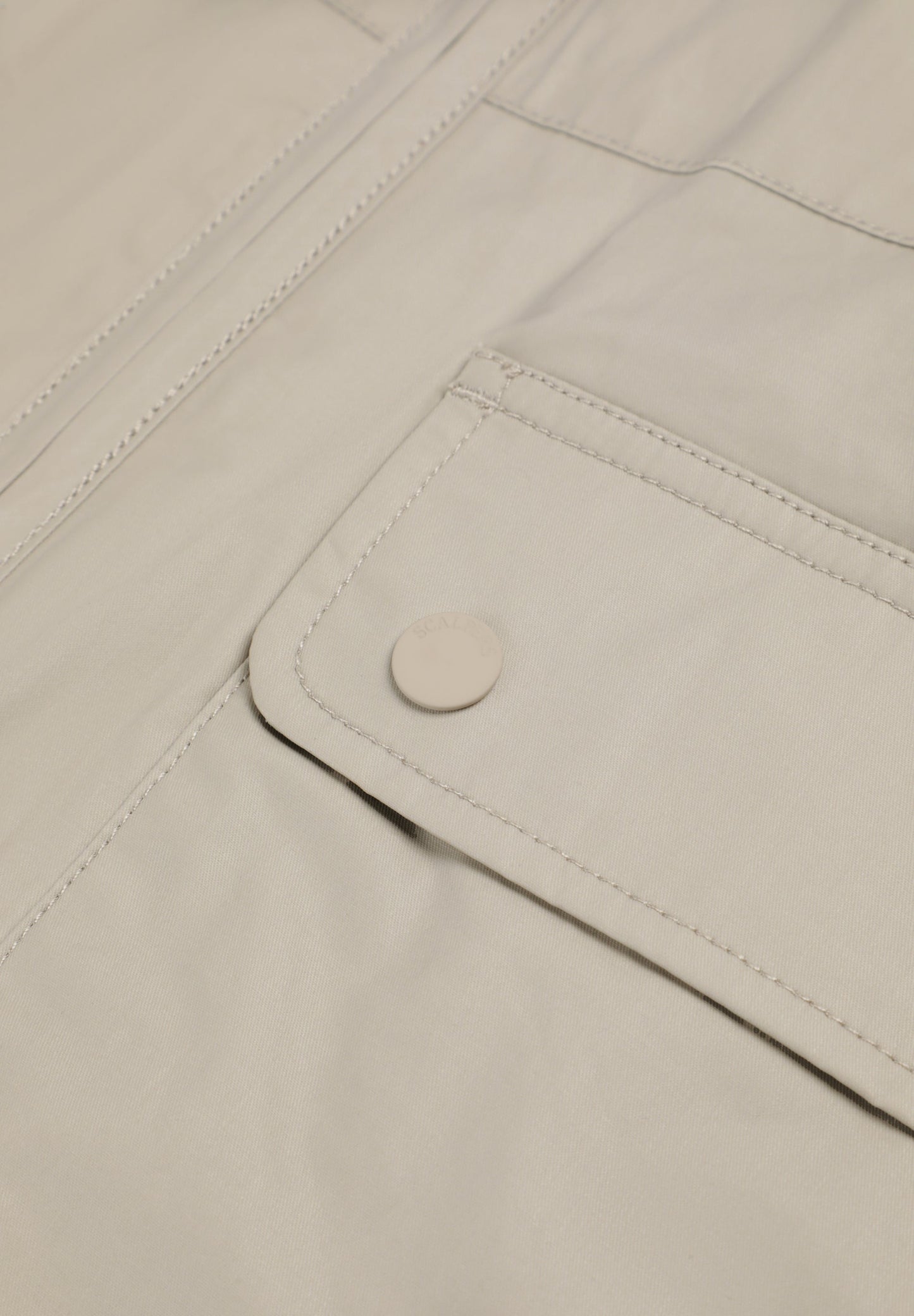 CHAQUETA CON CAPUCHA MESH