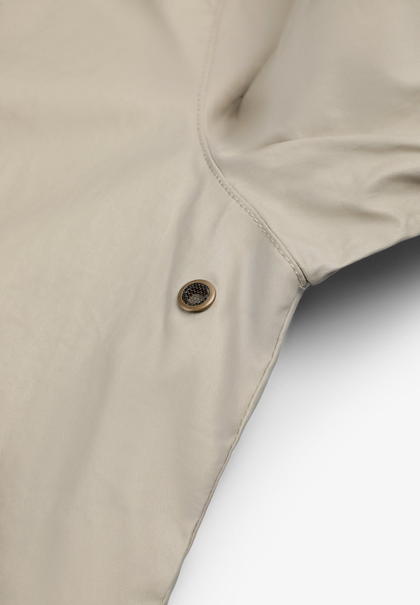 CHAQUETA CON CAPUCHA MESH