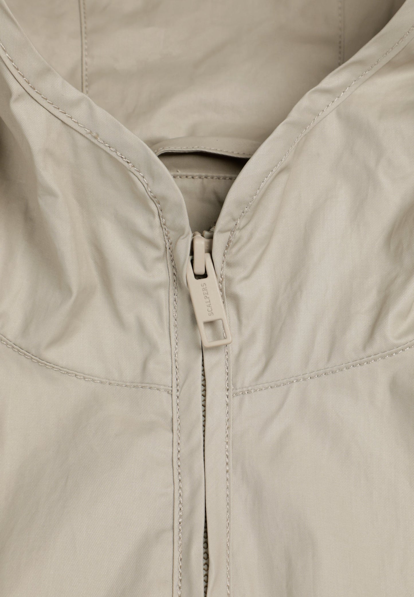 CHAQUETA CON CAPUCHA MESH