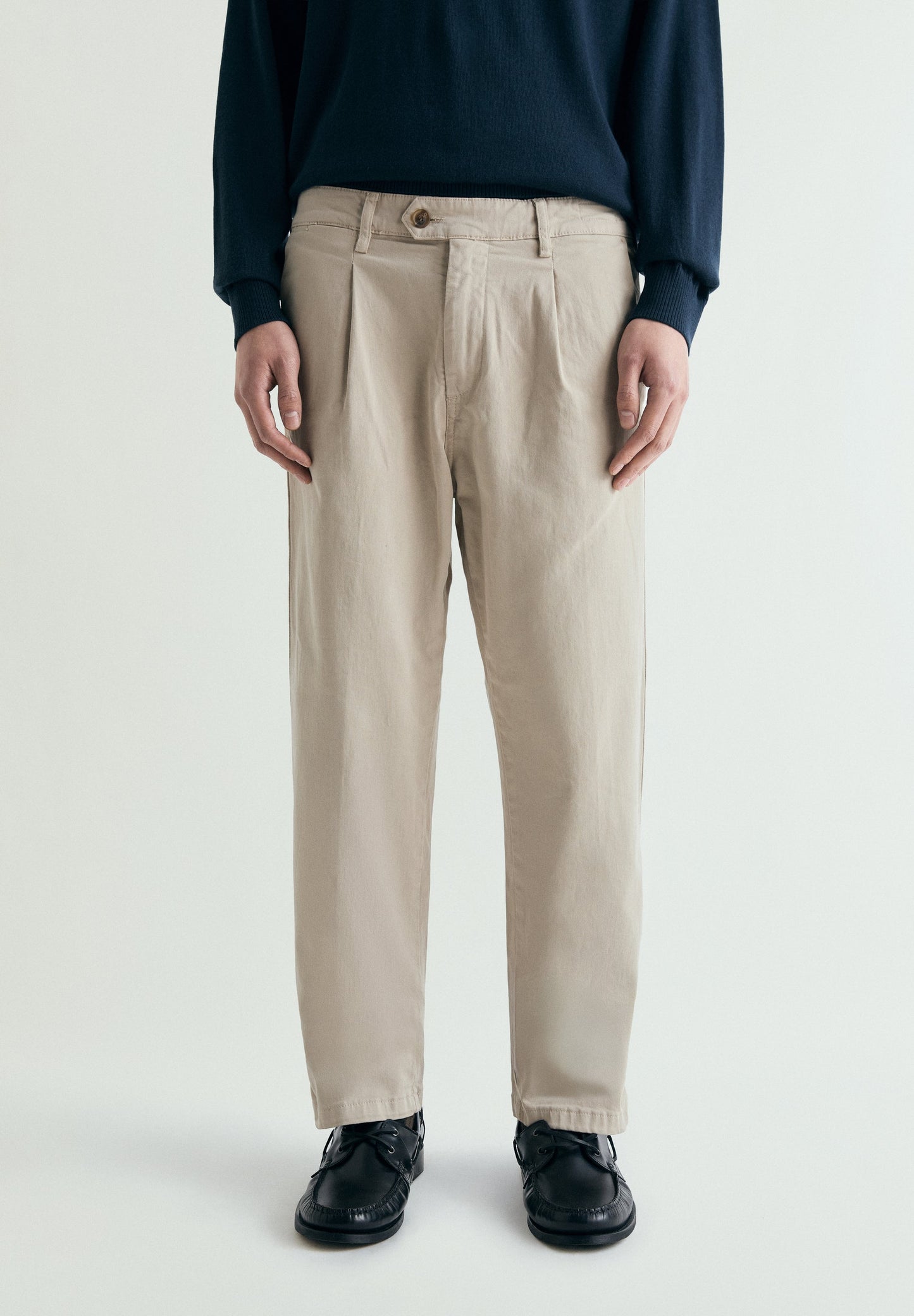 PANTALÓN CHINO PINZAS