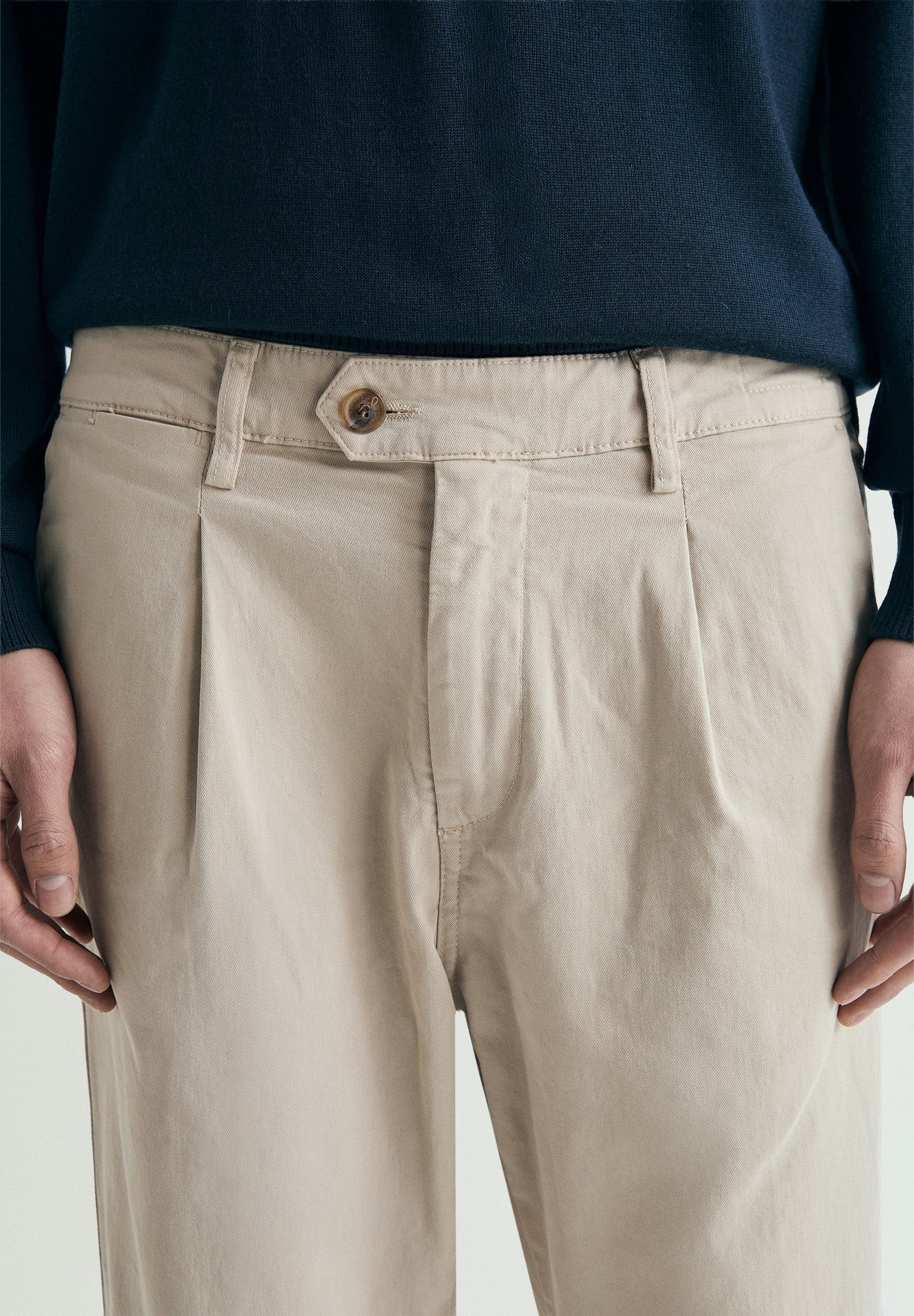 PANTALÓN CHINO PINZAS